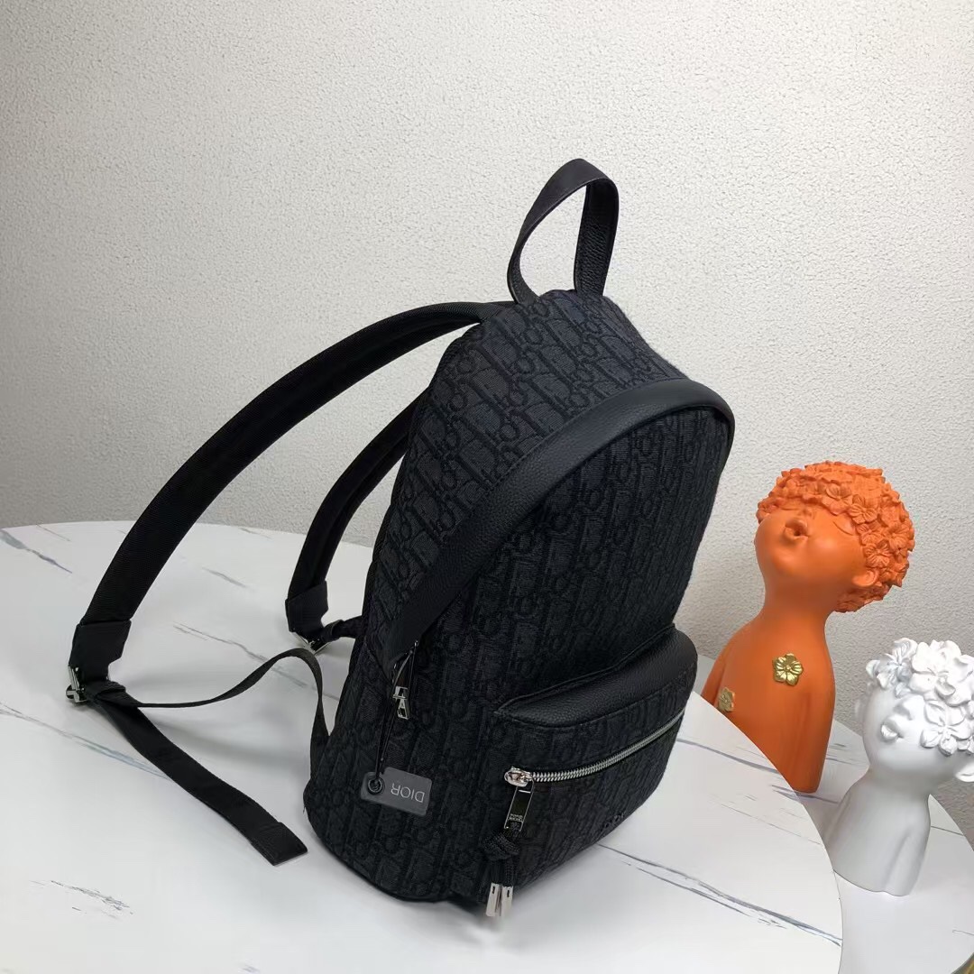 Dior 一比一黑花小尺寸男士後背包 都會簡約風格款| 14 Dior 一比一黑花小尺寸男士後背包 都會簡約風格款