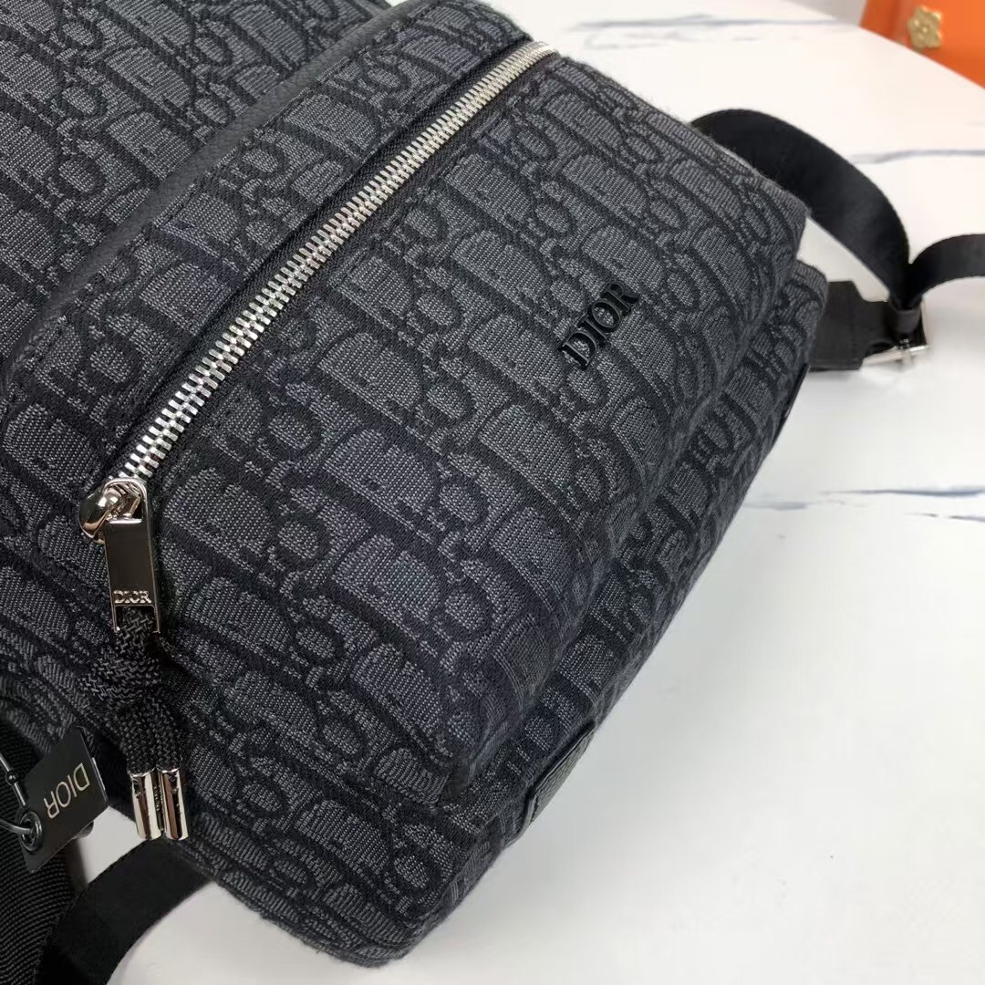 Dior 一比一黑花小尺寸男士後背包 都會簡約風格款| 12 Dior 一比一黑花小尺寸男士後背包 都會簡約風格款