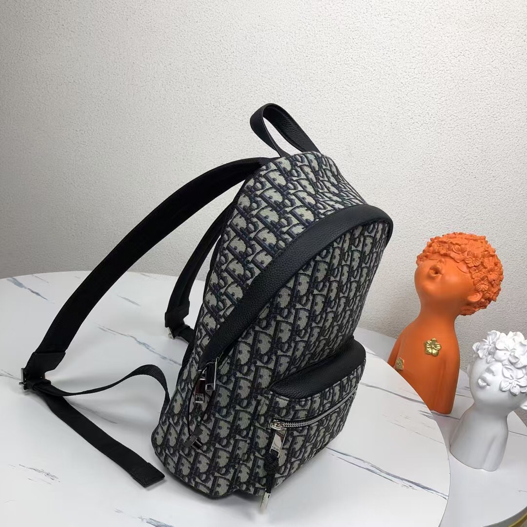 Dior 原單老花帆布男用後背包 小巧實用休閒通勤款| 14 Dior 原單老花帆布男用後背包 小巧實用休閒通勤款
