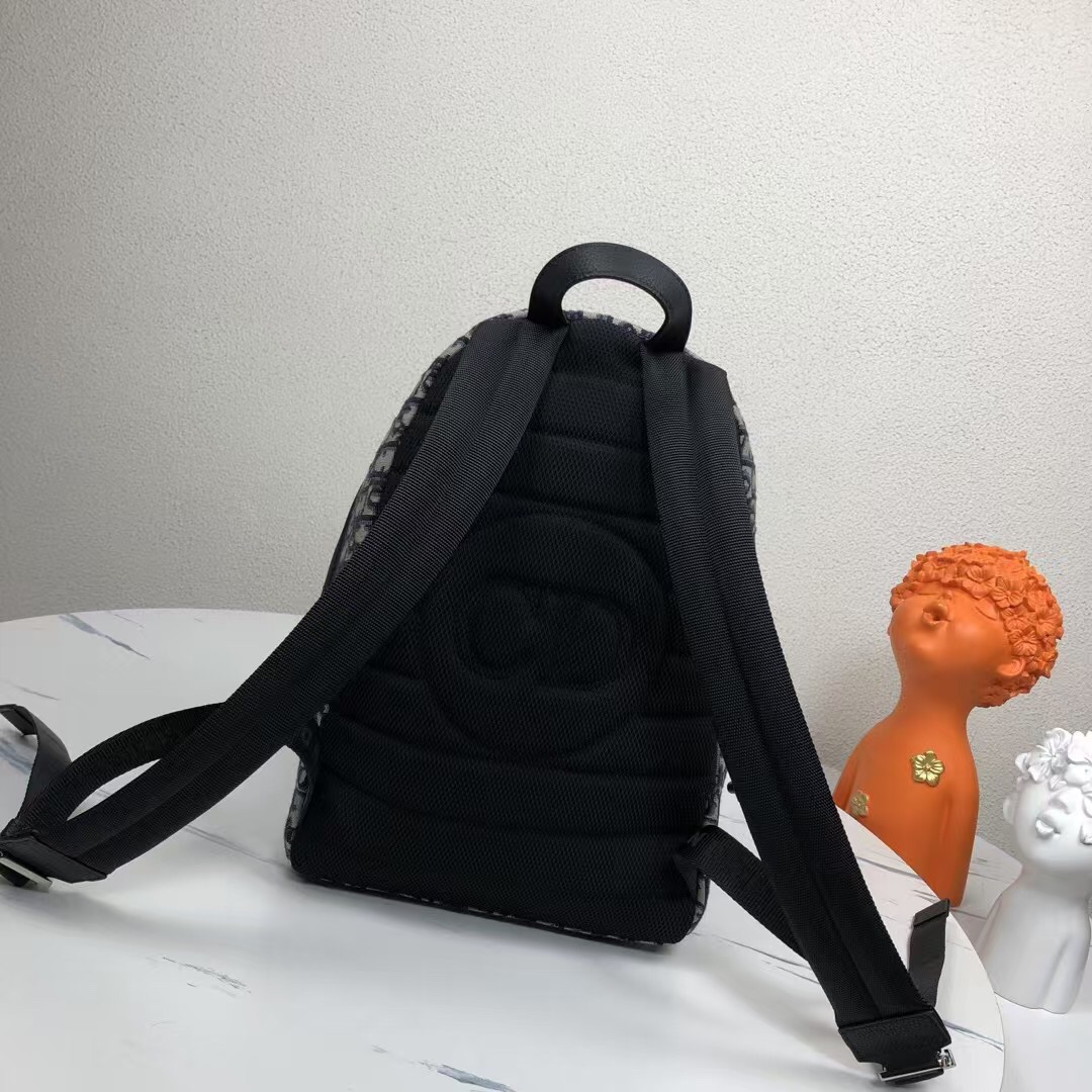 Dior 原單老花帆布男用後背包 小巧實用休閒通勤款| 13 Dior 原單老花帆布男用後背包 小巧實用休閒通勤款