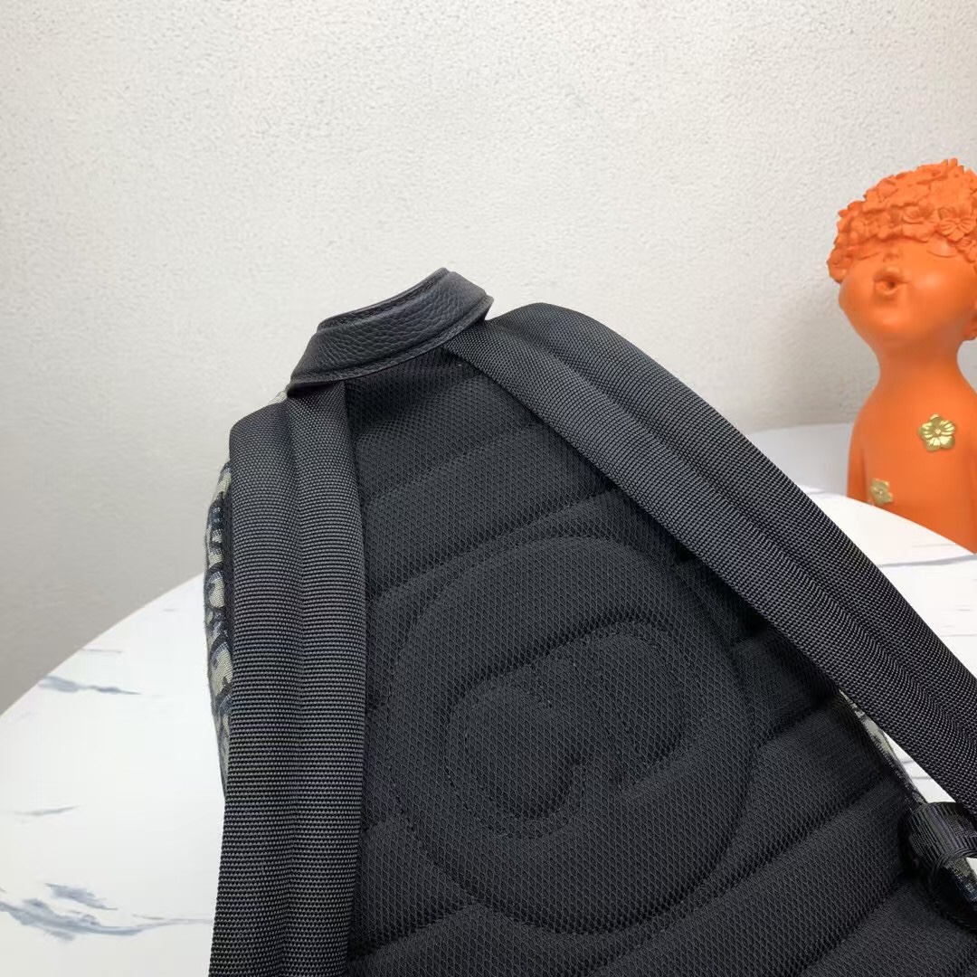 Dior 原單老花帆布男用後背包 小巧實用休閒通勤款| 11 Dior 原單老花帆布男用後背包 小巧實用休閒通勤款