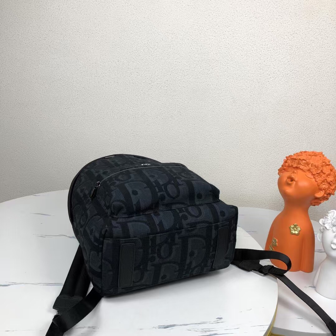 Dior 一比一大字母黑花後背包 潮流感街頭風款| 9 Dior 一比一大字母黑花後背包 潮流感街頭風款