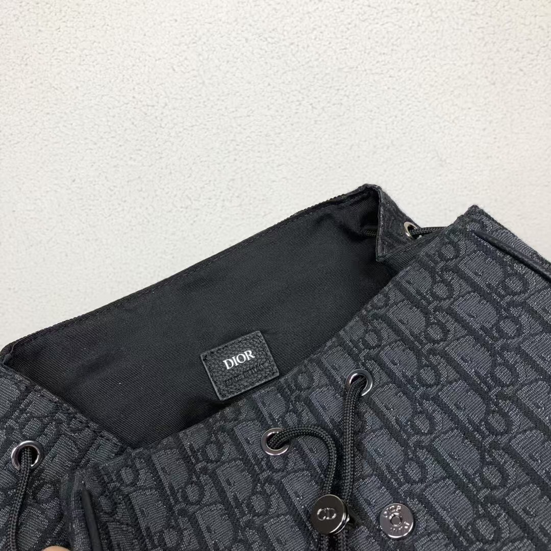 Dior 原單皮蓋老花後背包 都會感掀蓋設計款| 7 Dior 原單皮蓋老花後背包 都會感掀蓋設計款
