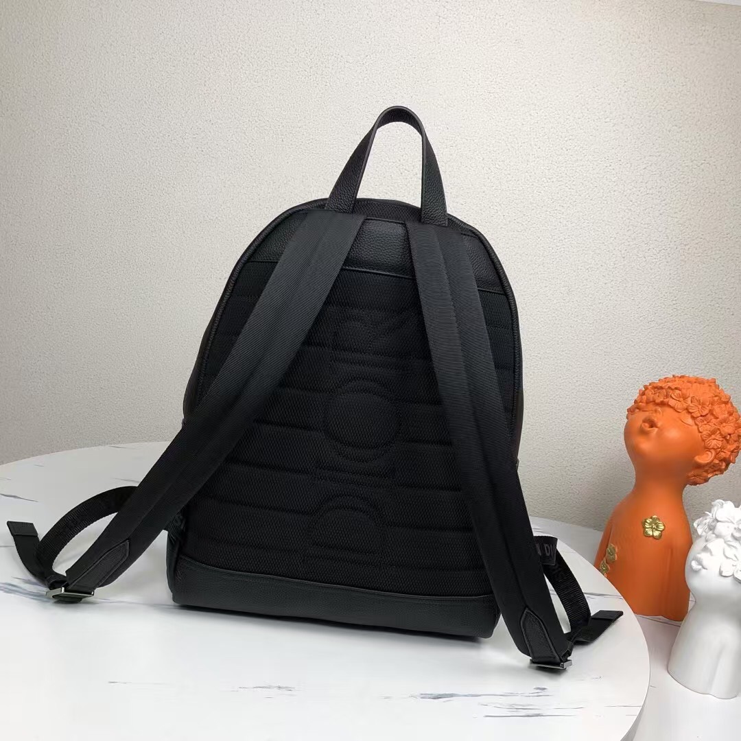 Dior 高仿浮雕黑色後背包 全皮壓紋大字母款| 13 Dior 高仿浮雕黑色後背包 全皮壓紋大字母款