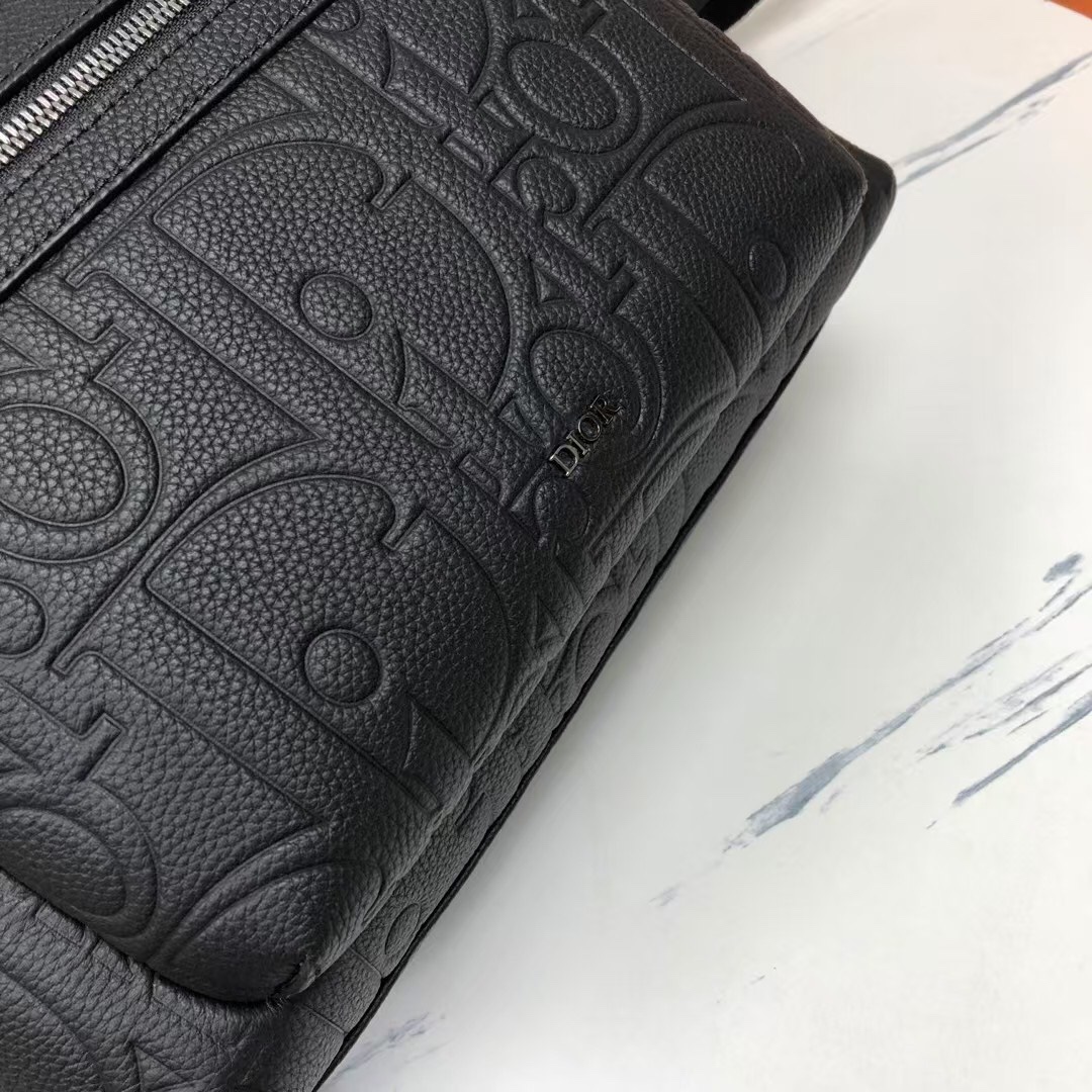 Dior 高仿浮雕黑色後背包 全皮壓紋大字母款| 12 Dior 高仿浮雕黑色後背包 全皮壓紋大字母款