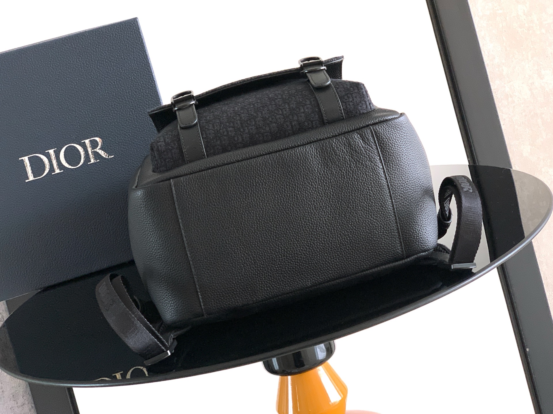 Dior 原單皮革掀蓋後背包 雙扣帶休閒款式| 12 Dior 原單皮革掀蓋後背包 雙扣帶休閒款式