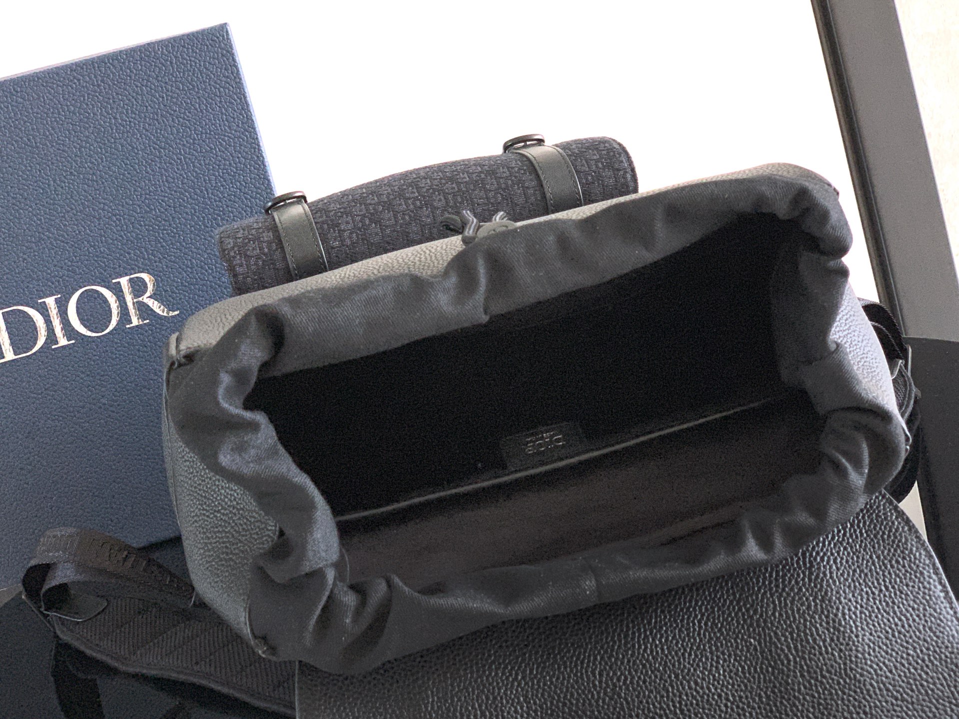 Dior 原單皮革掀蓋後背包 雙扣帶休閒款式| 8 Dior 原單皮革掀蓋後背包 雙扣帶休閒款式