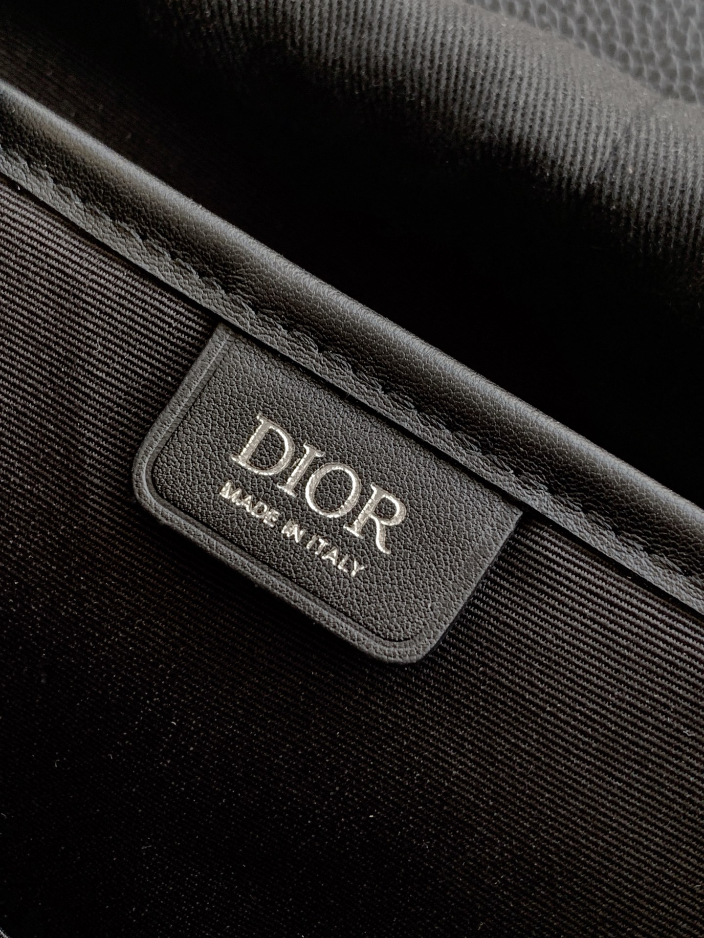 Dior 原單皮革掀蓋後背包 雙扣帶休閒款式| 7 Dior 原單皮革掀蓋後背包 雙扣帶休閒款式
