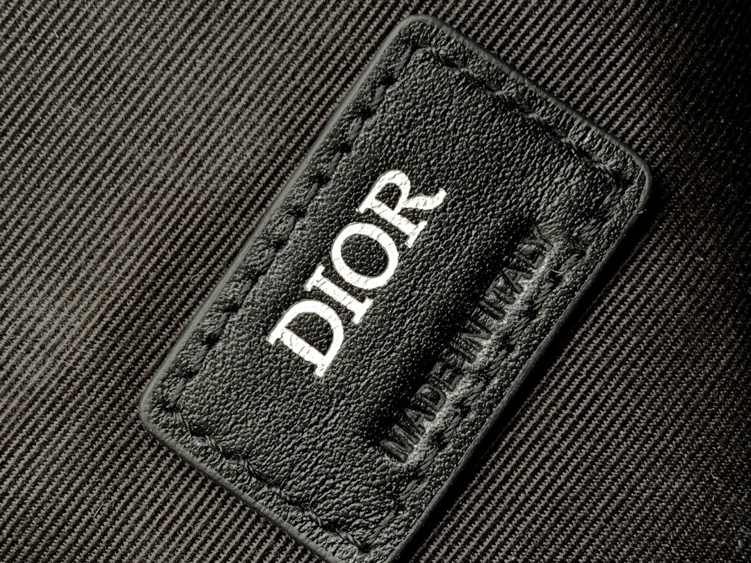 Dior高仿後背包 深灰壓紋皮革設計 多口袋機能時尚款| 7 Dior高仿後背包 深灰壓紋皮革設計 多口袋機能時尚款