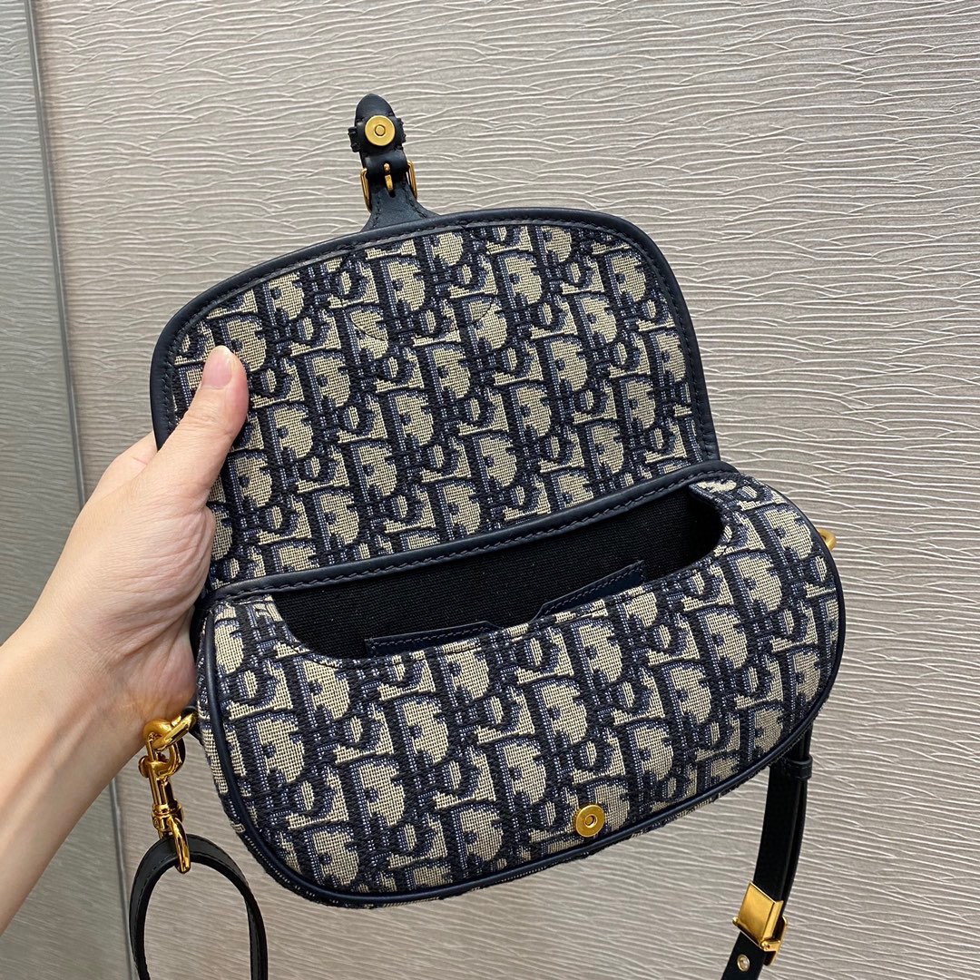Dior 高仿 Oblique 女士老花Bobby半月包 經典黑金五金配色設計感強| 8 Dior 高仿 Oblique 女士老花Bobby半月包 經典黑金五金配色設計感強