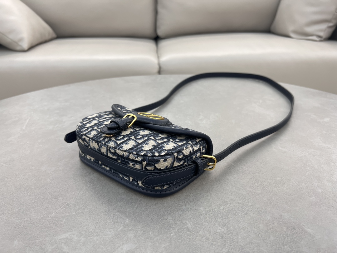Dior 高仿迷你老花Bobby半月包 女士精品款 小巧輕便百搭設計| 12 Dior 高仿迷你老花Bobby半月包 女士精品款 小巧輕便百搭設計