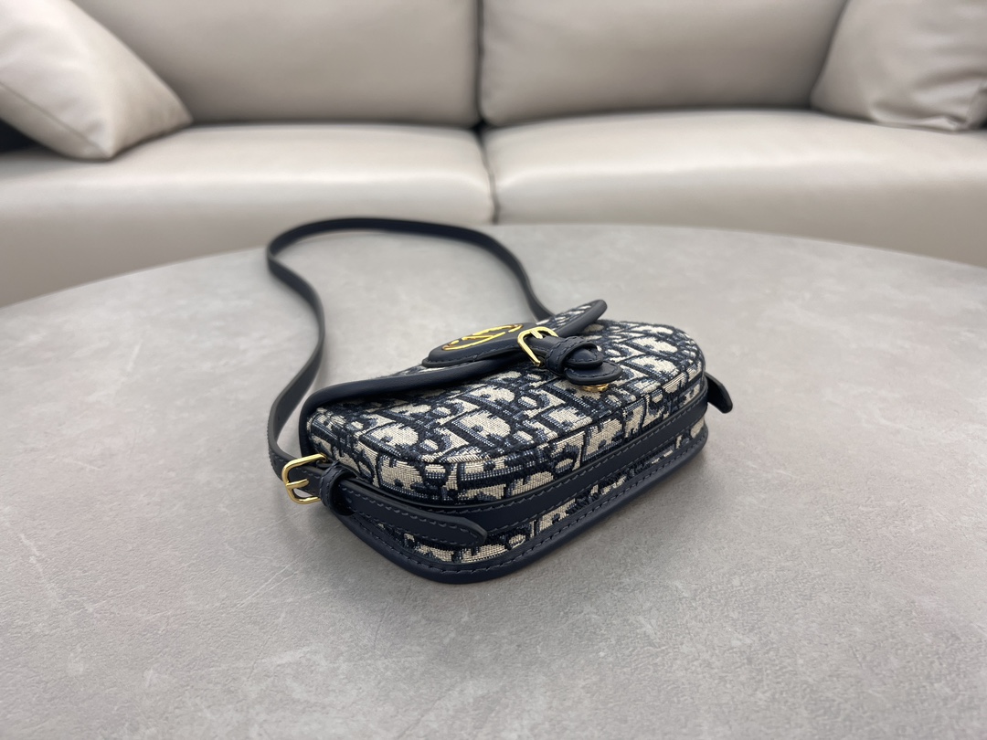 Dior 高仿迷你老花Bobby半月包 女士精品款 小巧輕便百搭設計| 11 Dior 高仿迷你老花Bobby半月包 女士精品款 小巧輕便百搭設計