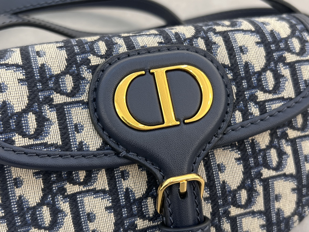 Dior 高仿迷你老花Bobby半月包 女士精品款 小巧輕便百搭設計| 10 Dior 高仿迷你老花Bobby半月包 女士精品款 小巧輕便百搭設計