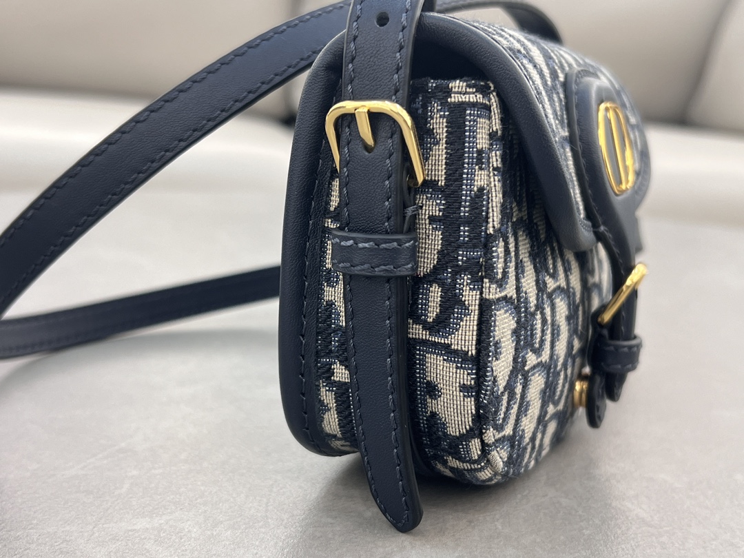 Dior 高仿迷你老花Bobby半月包 女士精品款 小巧輕便百搭設計| 7 Dior 高仿迷你老花Bobby半月包 女士精品款 小巧輕便百搭設計