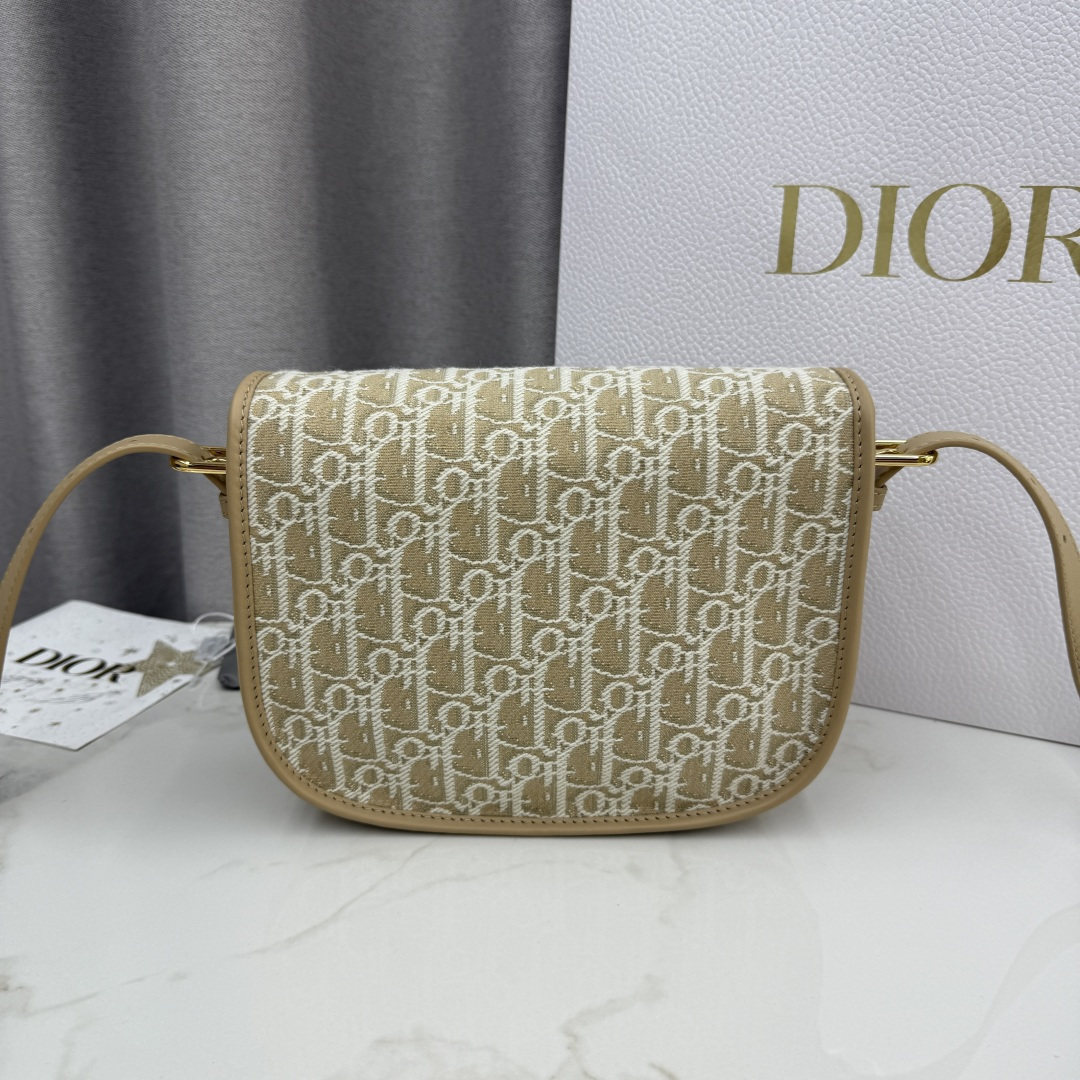 Dior 一比一卡其老花Bobby半月包 女士款清新百搭 知性風格必備| 13 Dior 一比一卡其老花Bobby半月包 女士款清新百搭 知性風格必備