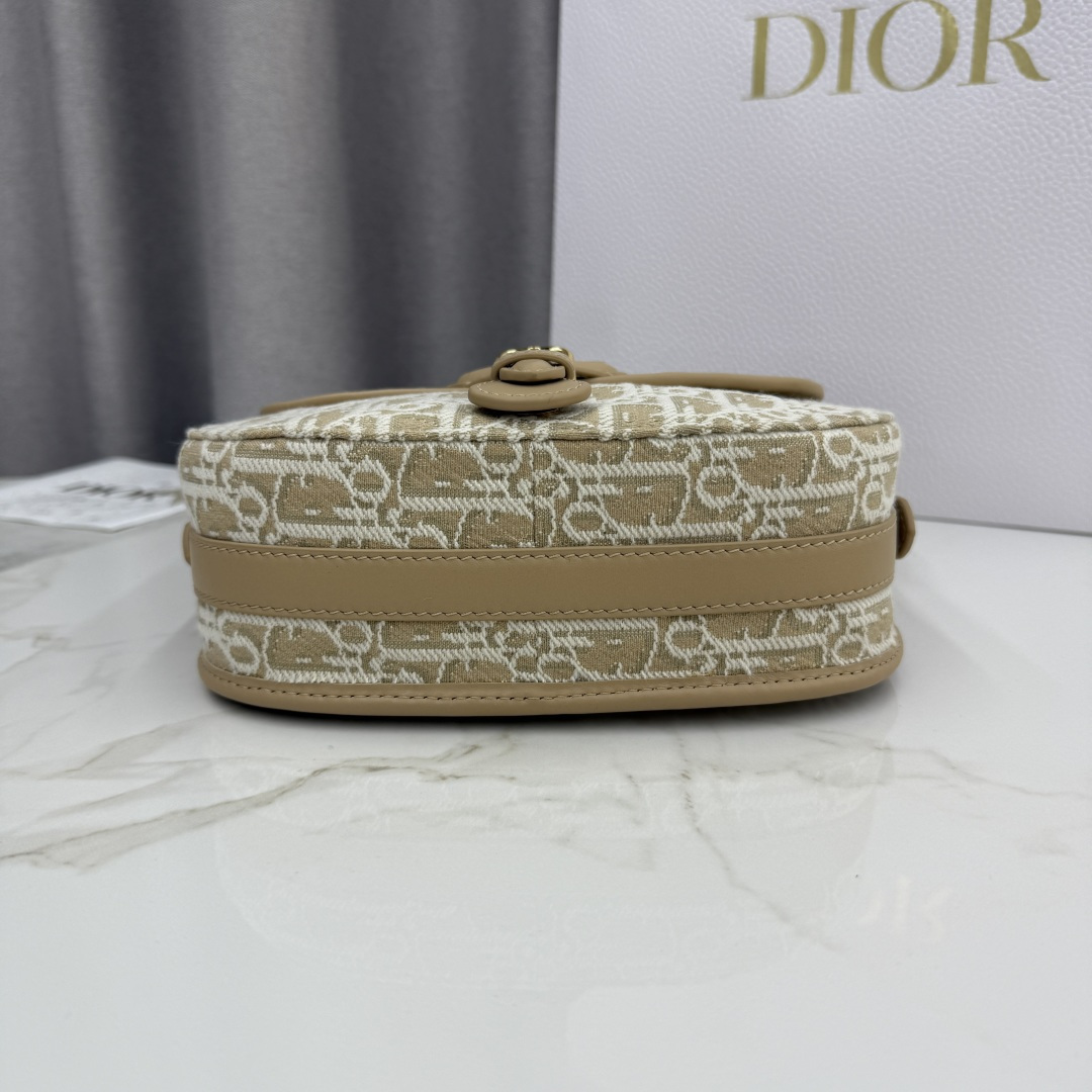 Dior 一比一卡其老花Bobby半月包 女士款清新百搭 知性風格必備| 12 Dior 一比一卡其老花Bobby半月包 女士款清新百搭 知性風格必備