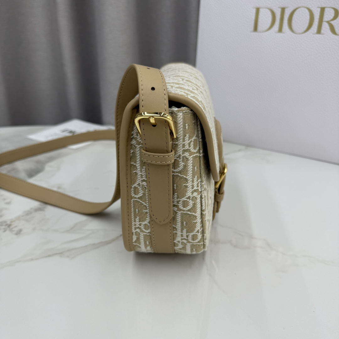 Dior 一比一卡其老花Bobby半月包 女士款清新百搭 知性風格必備| 11 Dior 一比一卡其老花Bobby半月包 女士款清新百搭 知性風格必備