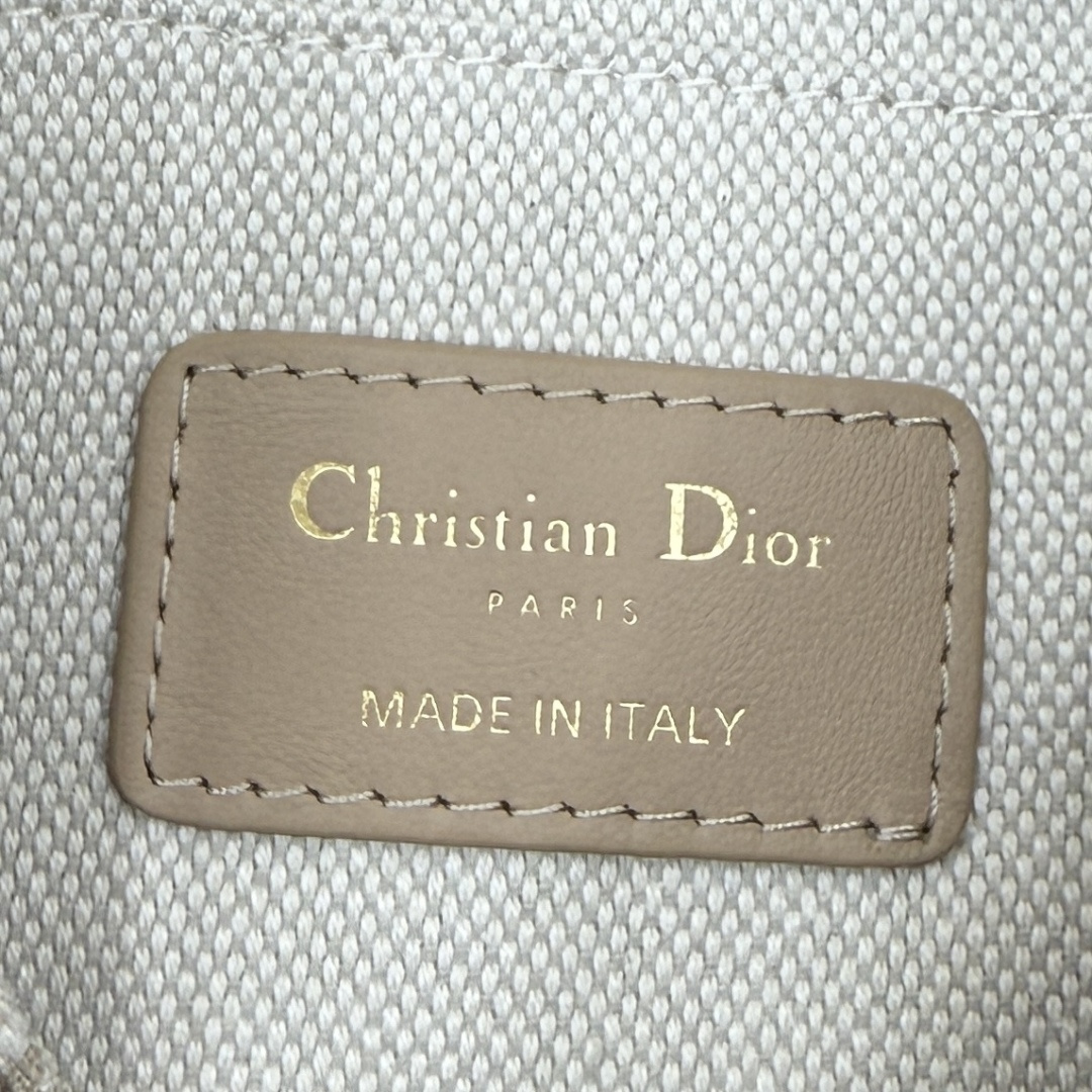 Dior 一比一卡其老花Bobby半月包 女士款清新百搭 知性風格必備| 7 Dior 一比一卡其老花Bobby半月包 女士款清新百搭 知性風格必備
