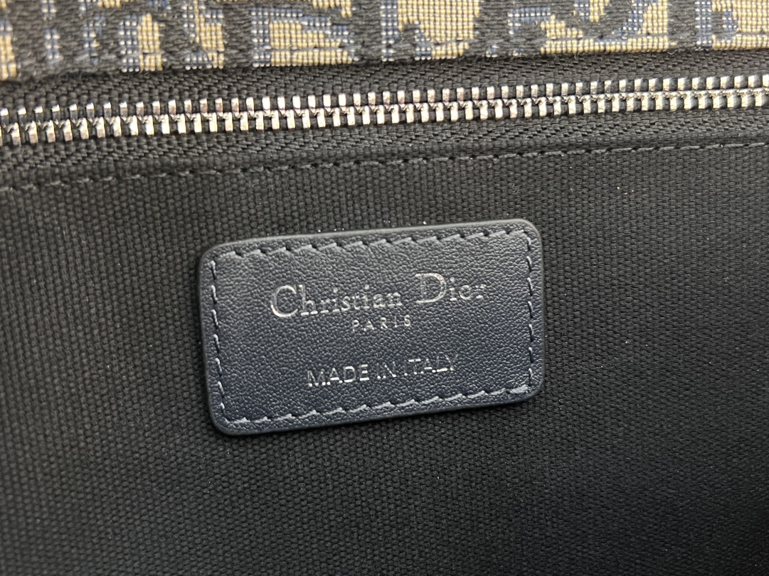 Dior高仿CD Logo黑皮拼布斜背包 男士款低調奢華設計| 7 Dior高仿CD Logo黑皮拼布斜背包 男士款低調奢華設計