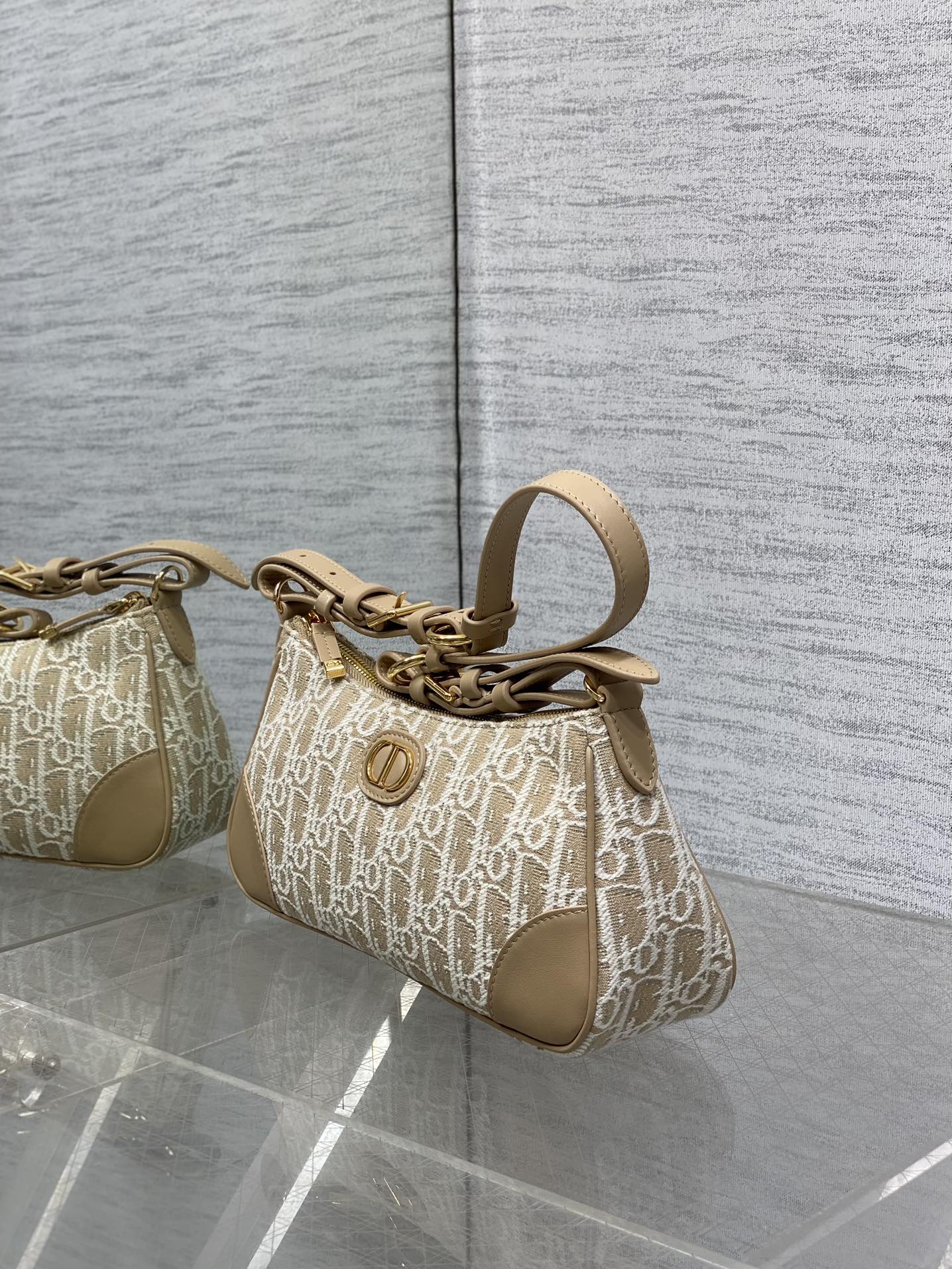 Dior一比一CD Logo肩背包 奶茶配色精緻織布款 女士復古法式包| 10 Dior一比一CD Logo肩背包 奶茶配色精緻織布款 女士復古法式包