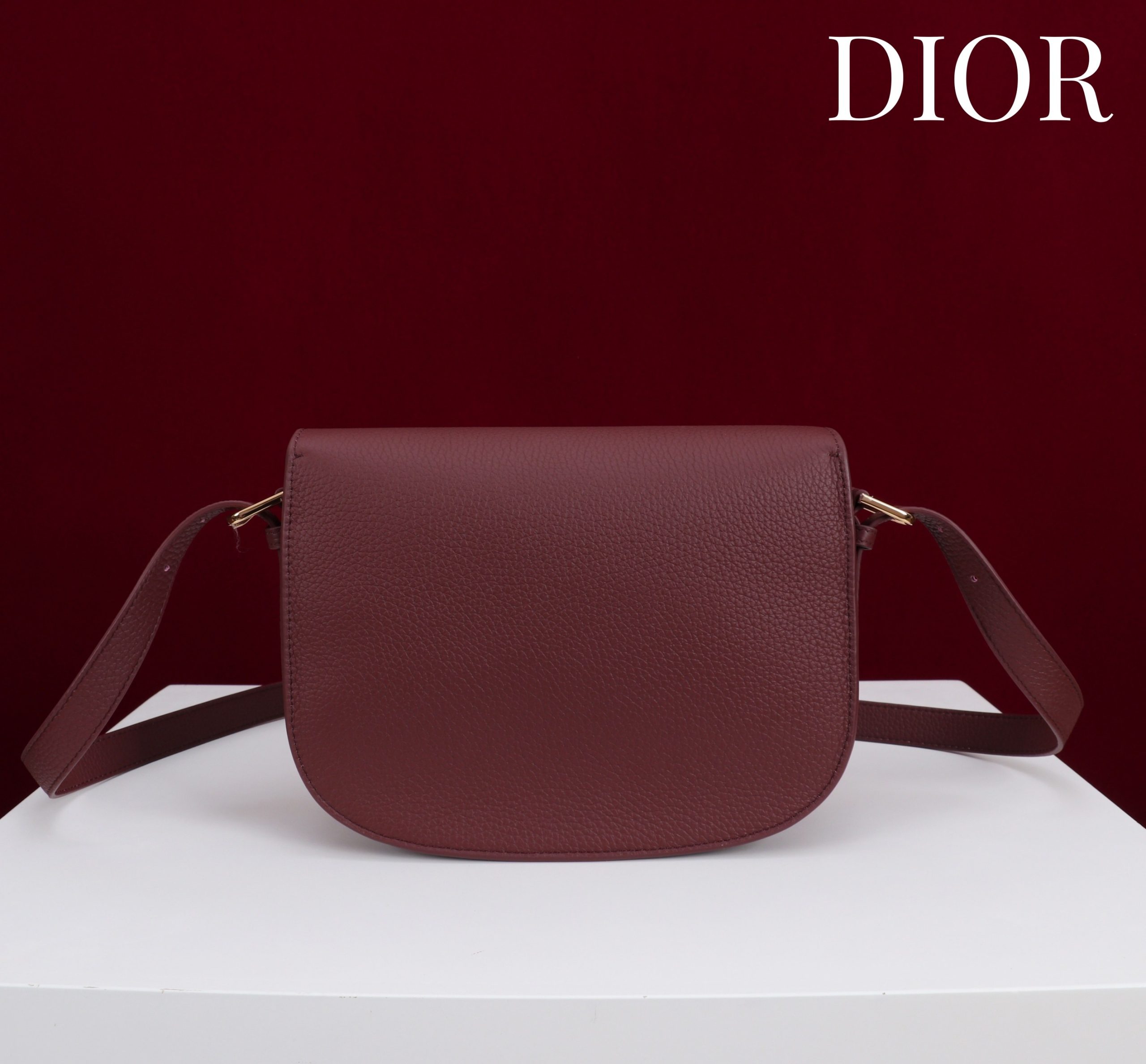 Dior 一比一酒紅Bobby半月包 女士款高質感皮革斜背包推薦| 13 Dior 一比一酒紅Bobby半月包 女士款高質感皮革斜背包推薦