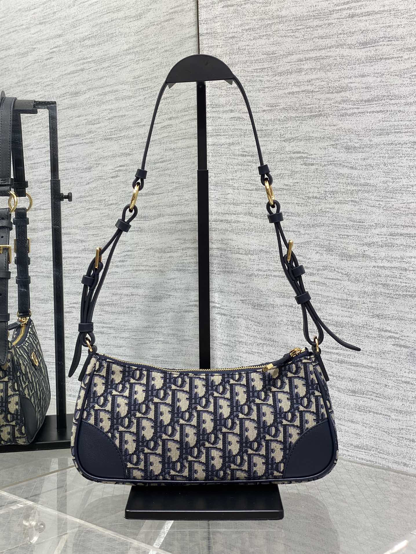 Dior精品仿製CD Logo深藍肩背包 女士拼皮復刻款 熱賣人氣款式| 13 Dior精品仿製CD Logo深藍肩背包 女士拼皮復刻款 熱賣人氣款式