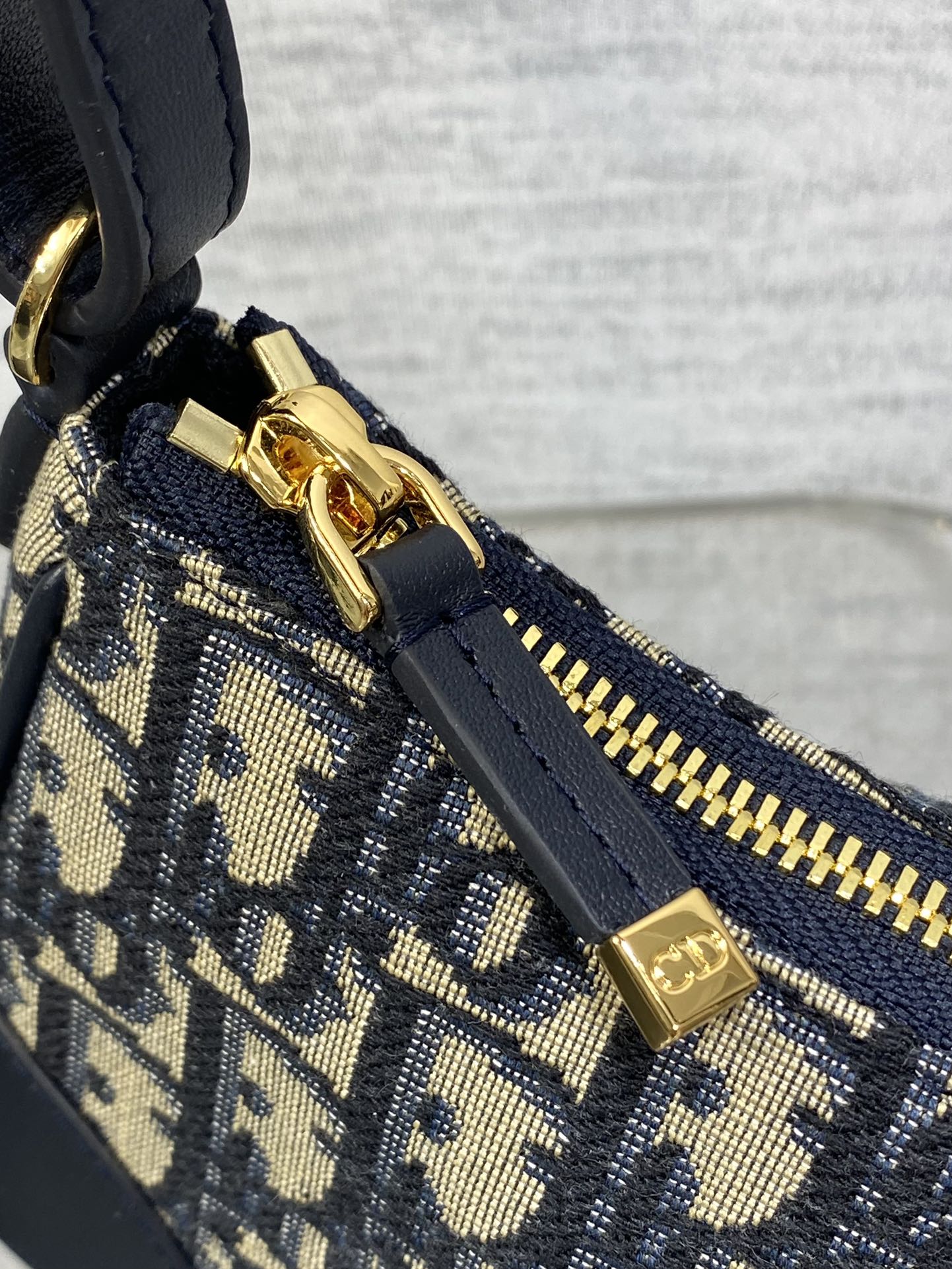 Dior精品仿製CD Logo深藍肩背包 女士拼皮復刻款 熱賣人氣款式| 12 Dior精品仿製CD Logo深藍肩背包 女士拼皮復刻款 熱賣人氣款式
