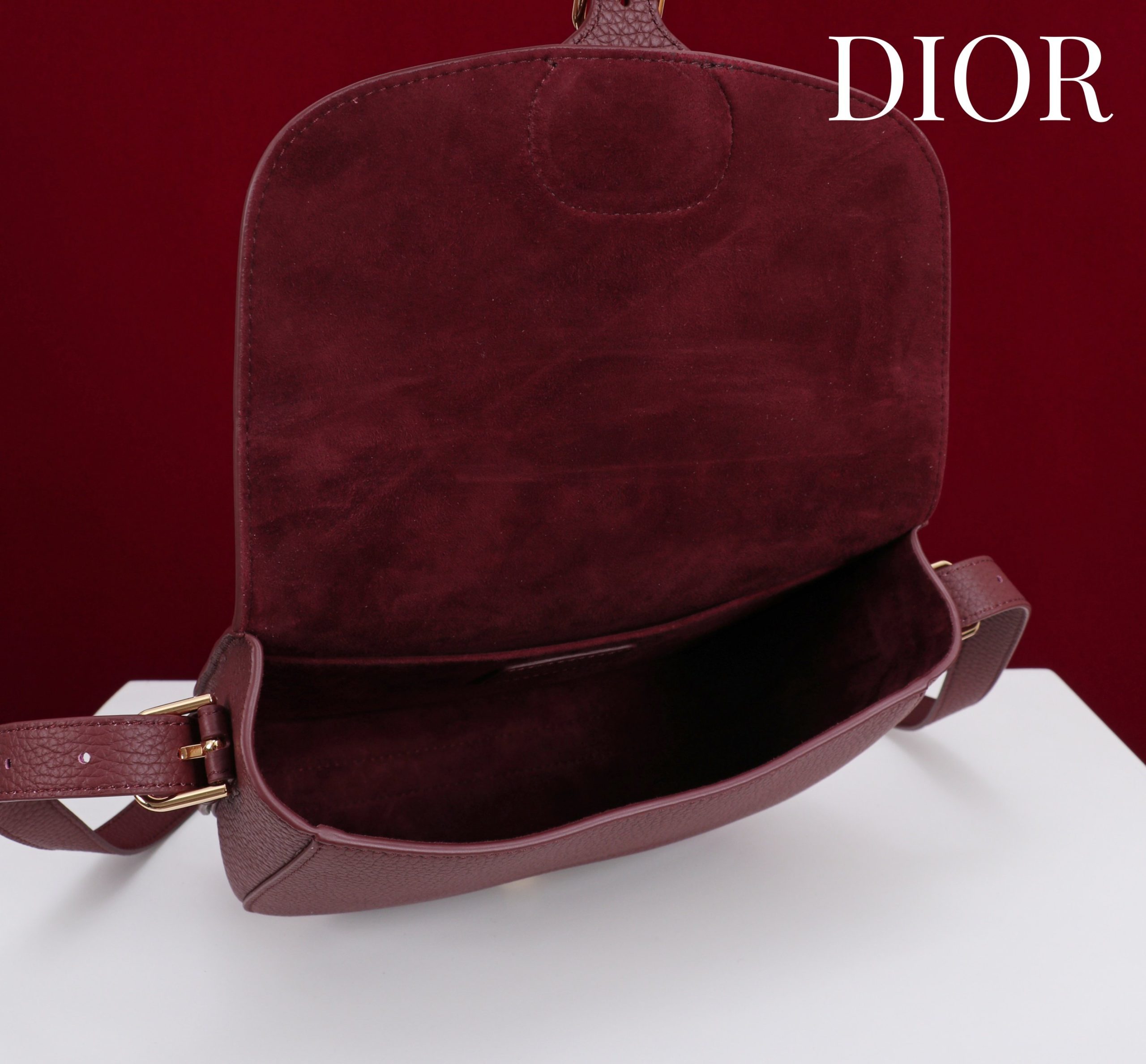 Dior 一比一酒紅Bobby半月包 女士款高質感皮革斜背包推薦| 11 Dior 一比一酒紅Bobby半月包 女士款高質感皮革斜背包推薦