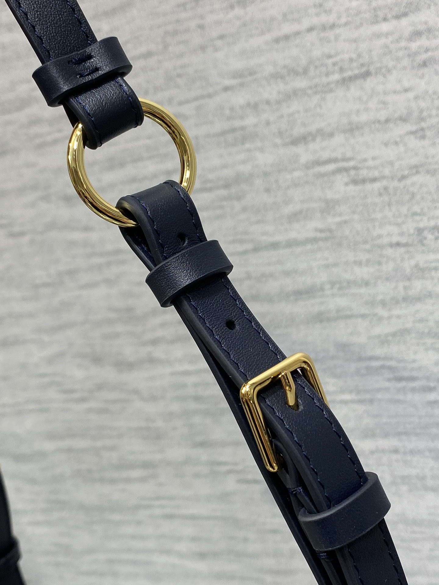 Dior精品仿製CD Logo深藍肩背包 女士拼皮復刻款 熱賣人氣款式| 11 Dior精品仿製CD Logo深藍肩背包 女士拼皮復刻款 熱賣人氣款式