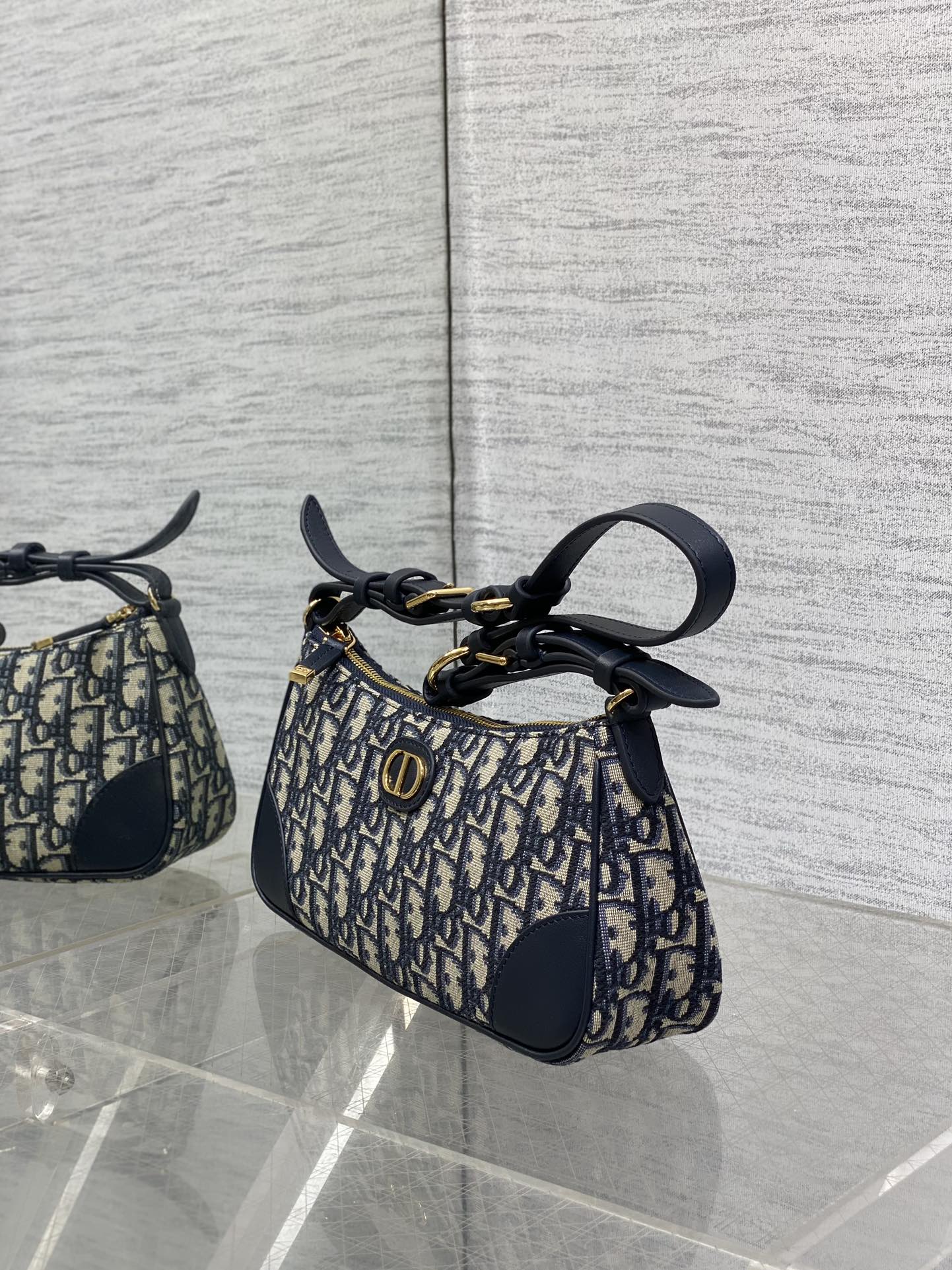 Dior精品仿製CD Logo深藍肩背包 女士拼皮復刻款 熱賣人氣款式| 10 Dior精品仿製CD Logo深藍肩背包 女士拼皮復刻款 熱賣人氣款式