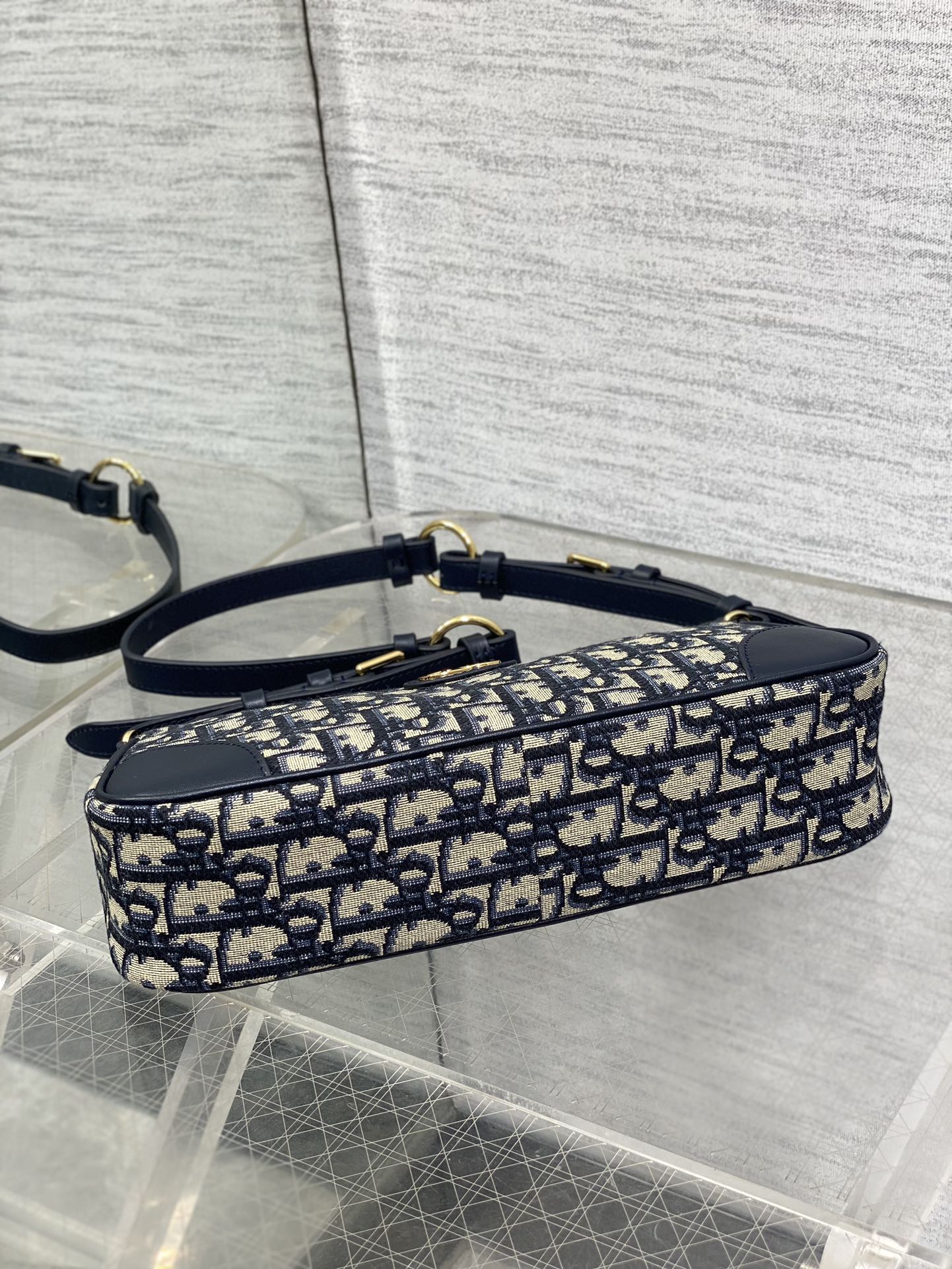 Dior精品仿製CD Logo深藍肩背包 女士拼皮復刻款 熱賣人氣款式| 9 Dior精品仿製CD Logo深藍肩背包 女士拼皮復刻款 熱賣人氣款式