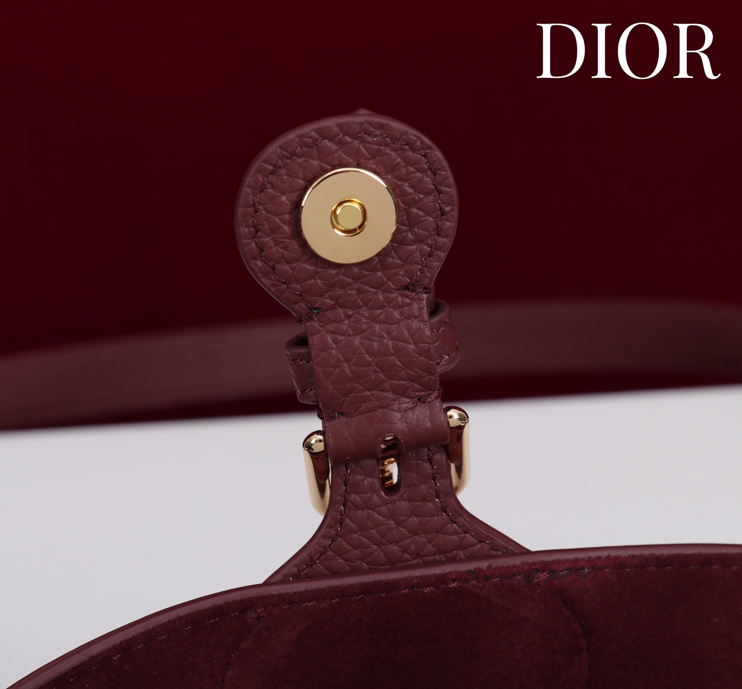 Dior 一比一酒紅Bobby半月包 女士款高質感皮革斜背包推薦| 8 Dior 一比一酒紅Bobby半月包 女士款高質感皮革斜背包推薦