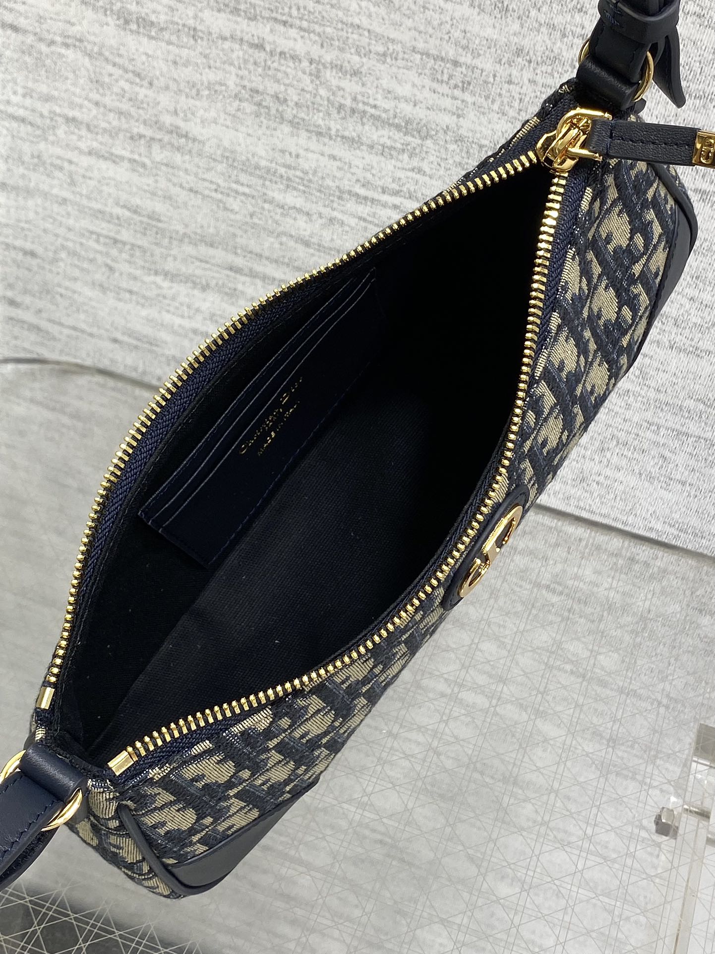Dior精品仿製CD Logo深藍肩背包 女士拼皮復刻款 熱賣人氣款式| 8 Dior精品仿製CD Logo深藍肩背包 女士拼皮復刻款 熱賣人氣款式
