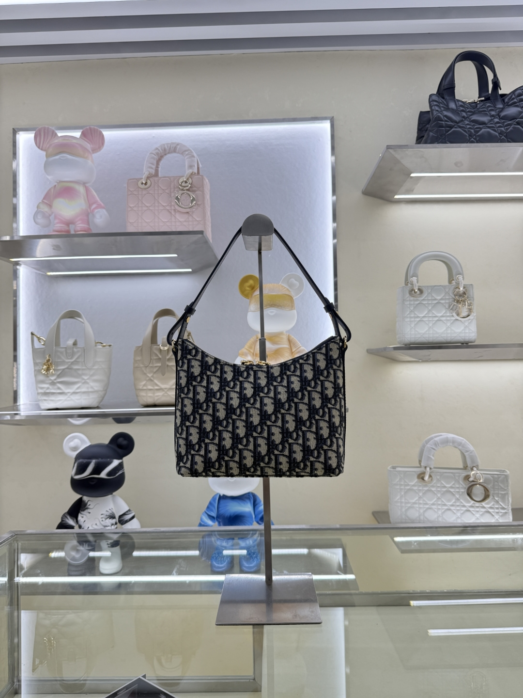 Dior高仿女款肩背老花包大容量通勤設計百搭復古風| 14 Dior高仿女款肩背老花包大容量通勤設計百搭復古風