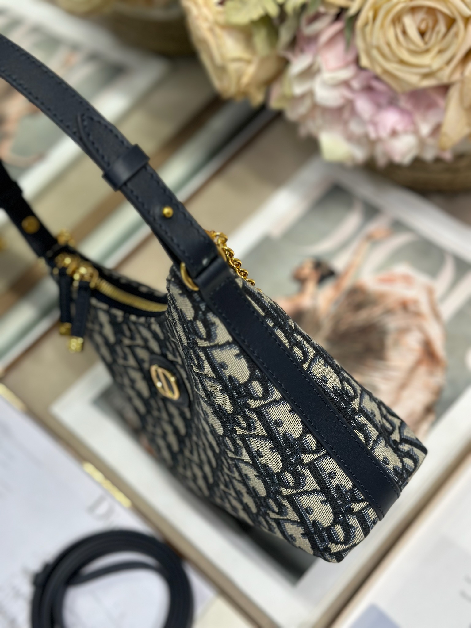 Dior高仿30 Montaigne織布肩背包 女用鏈條復古斜背款| 12 Dior高仿30 Montaigne織布肩背包 女用鏈條復古斜背款