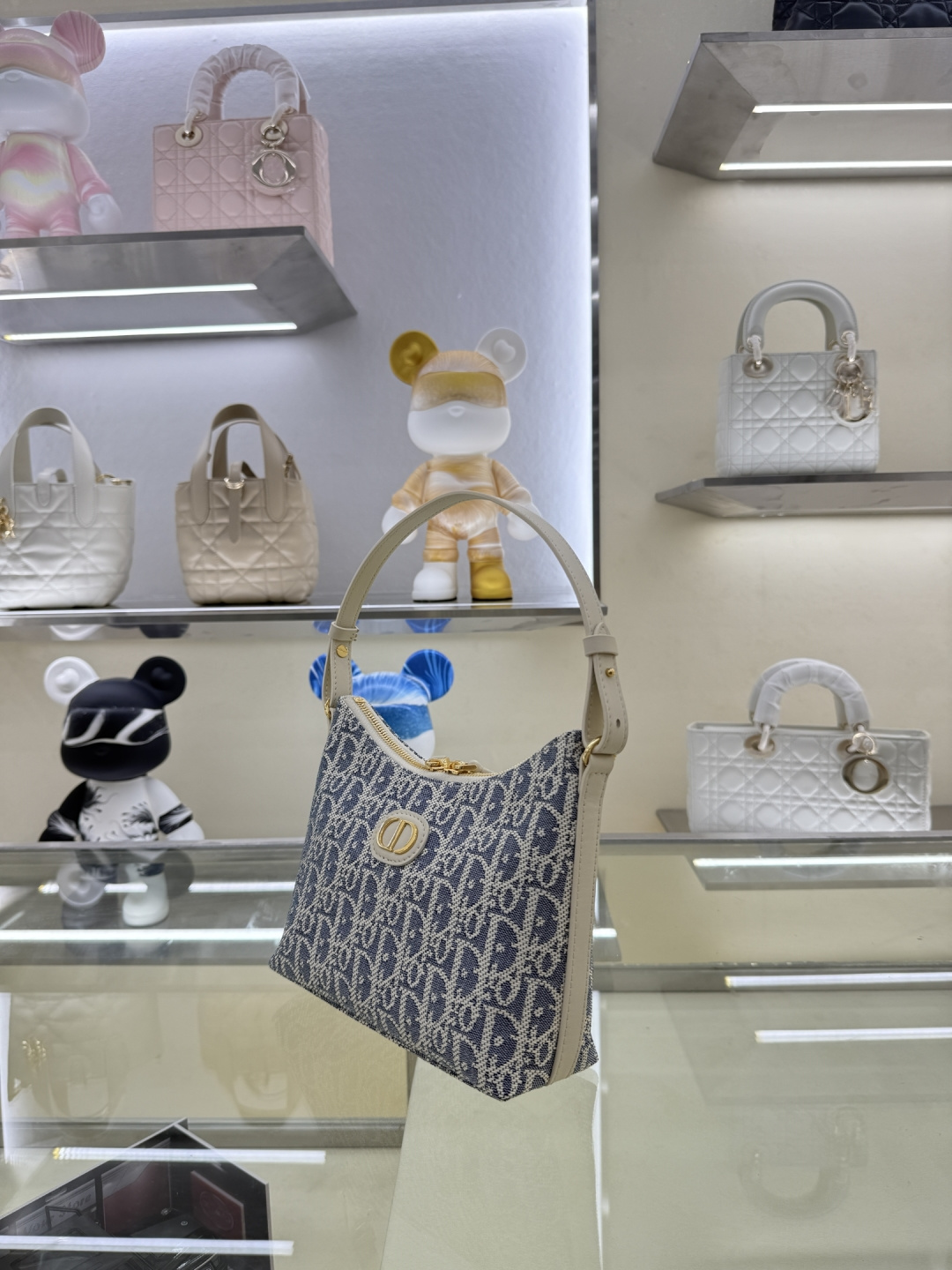 Dior高仿女款老花肩背包淺金提花字母圖騰優雅款| 10 Dior高仿女款老花肩背包淺金提花字母圖騰優雅款