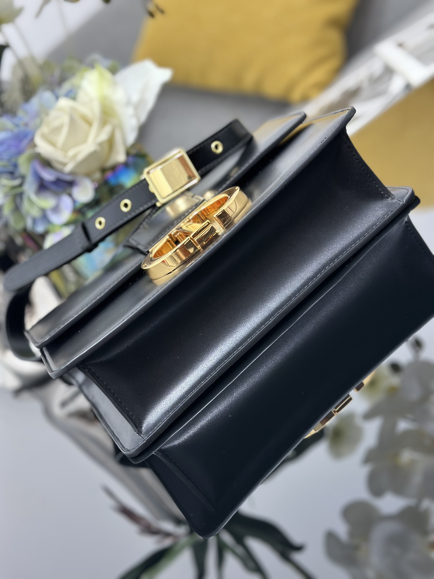 Dior一比一30 Montaigne黑色牛皮包 女士金屬CD優雅斜背款| 12 Dior一比一30 Montaigne黑色牛皮包 女士金屬CD優雅斜背款