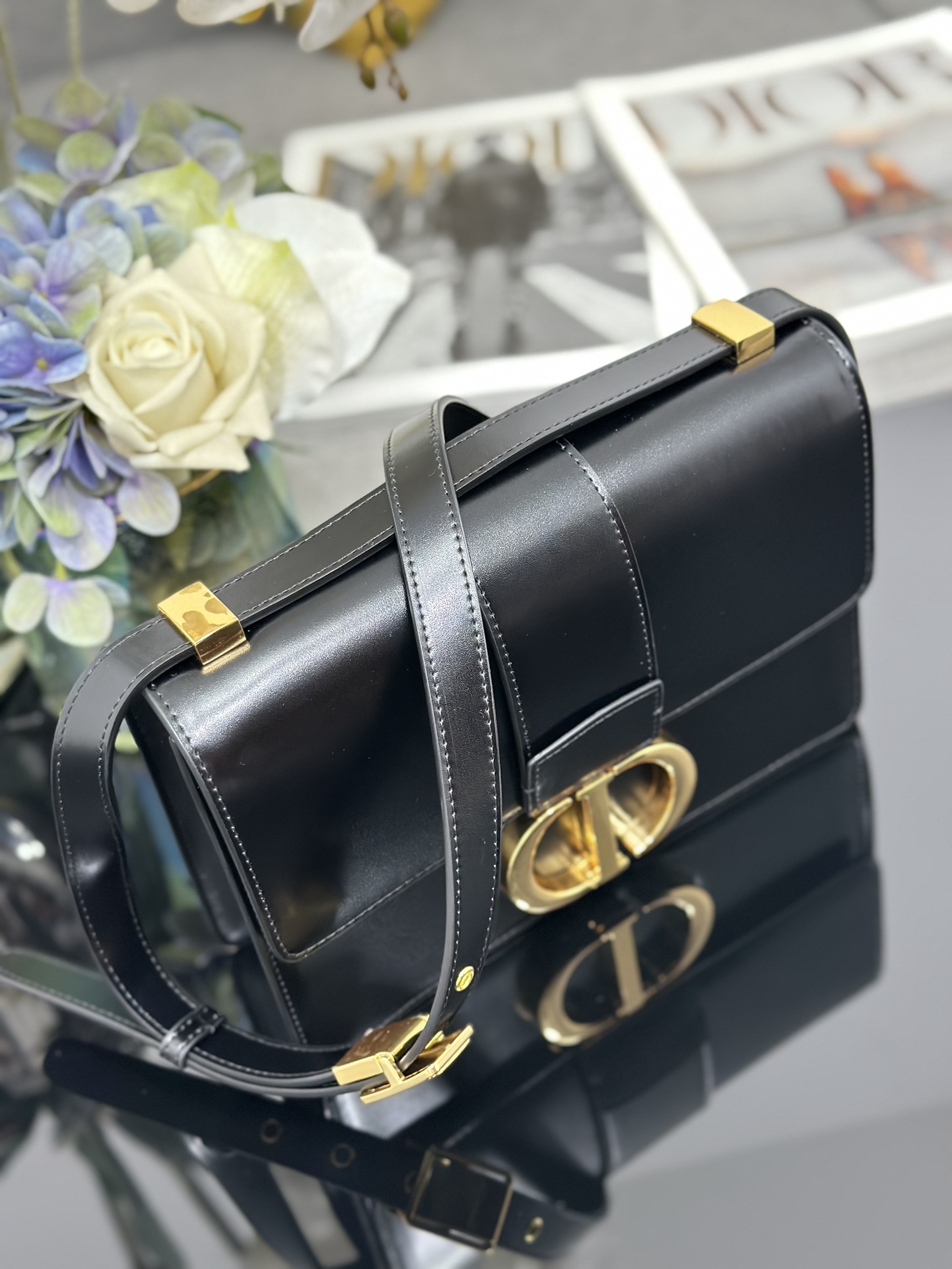 Dior一比一30 Montaigne黑色牛皮包 女士金屬CD優雅斜背款| 9 Dior一比一30 Montaigne黑色牛皮包 女士金屬CD優雅斜背款