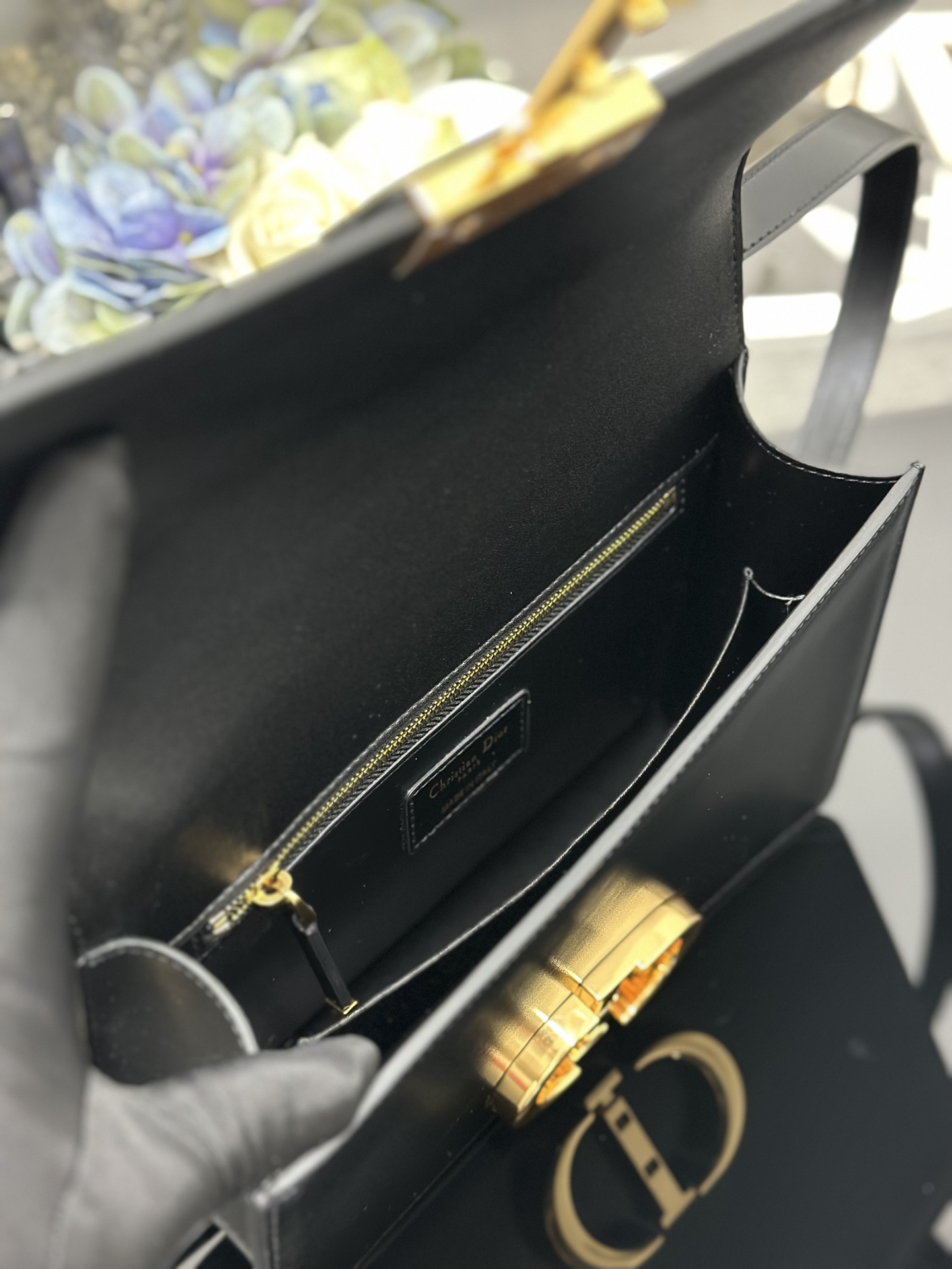 Dior一比一30 Montaigne黑色牛皮包 女士金屬CD優雅斜背款| 8 Dior一比一30 Montaigne黑色牛皮包 女士金屬CD優雅斜背款
