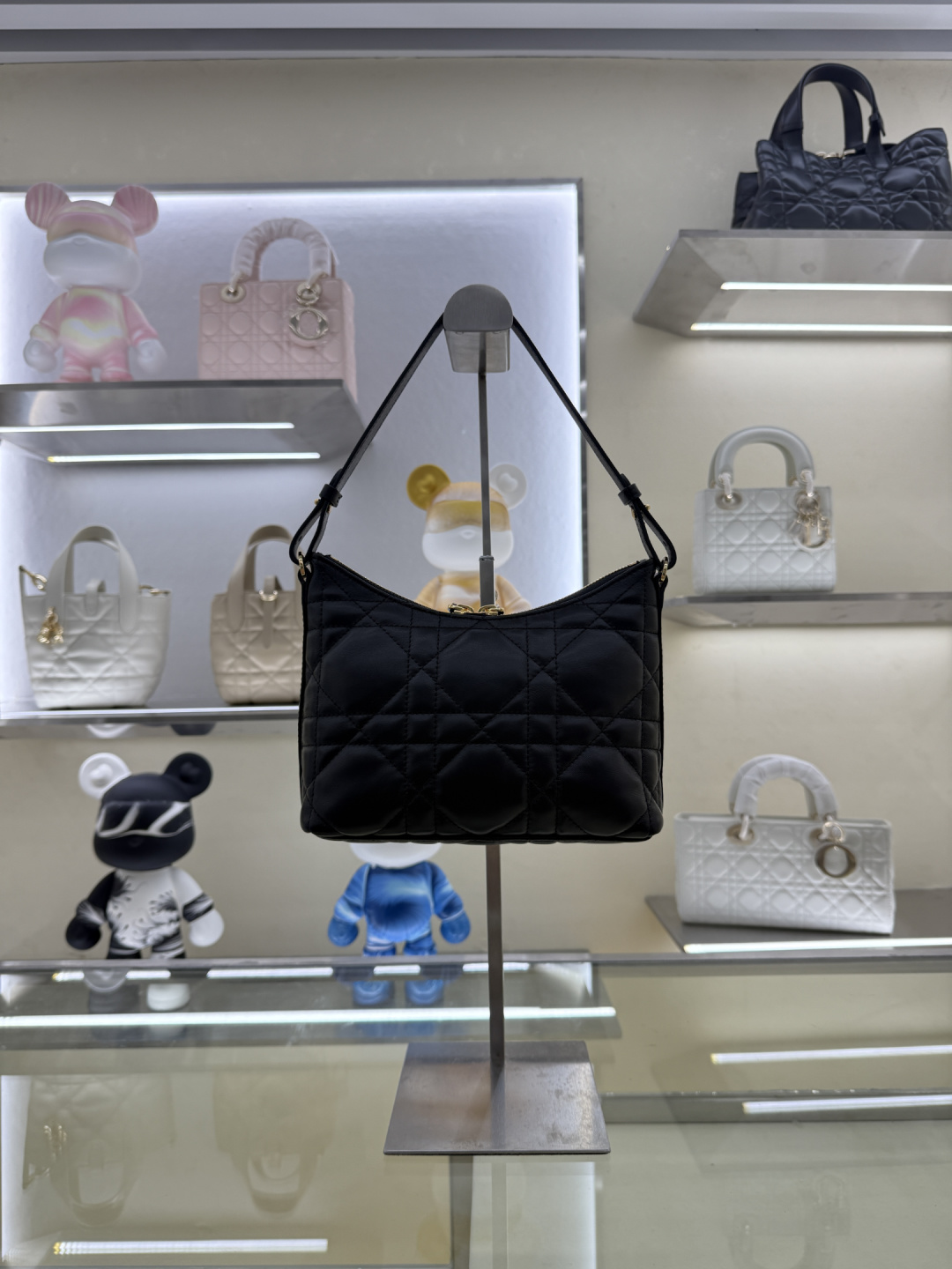 Dior高仿女款黑色手提包經典菱格紋路低調奢華| 14 Dior高仿女款黑色手提包經典菱格紋路低調奢華