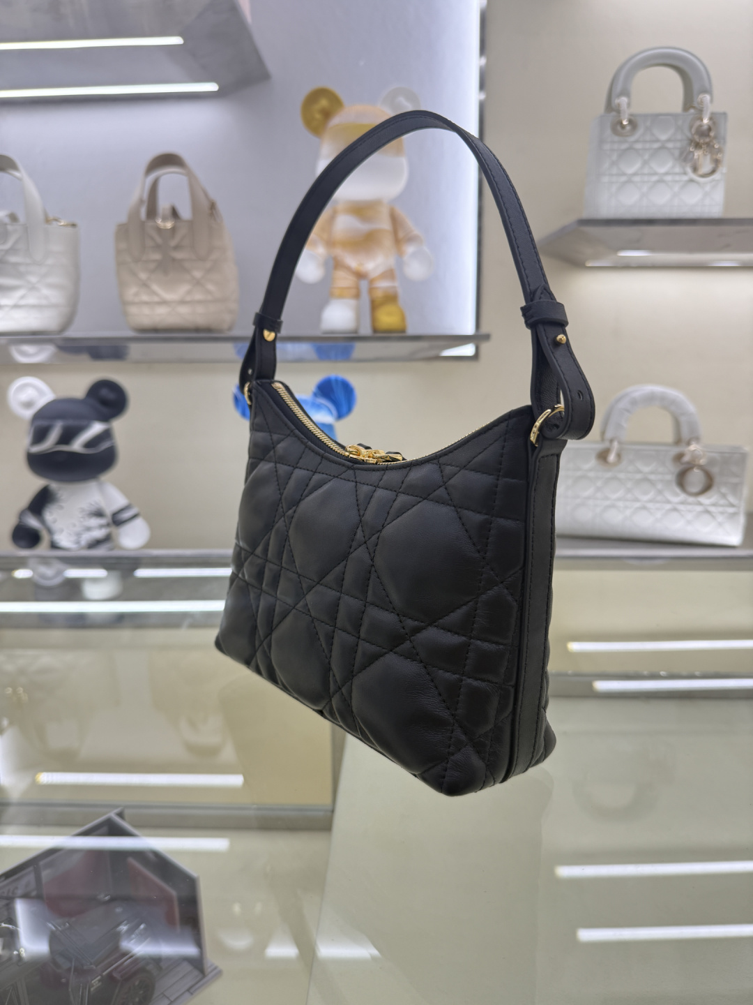Dior高仿女款黑色手提包經典菱格紋路低調奢華| 9 Dior高仿女款黑色手提包經典菱格紋路低調奢華