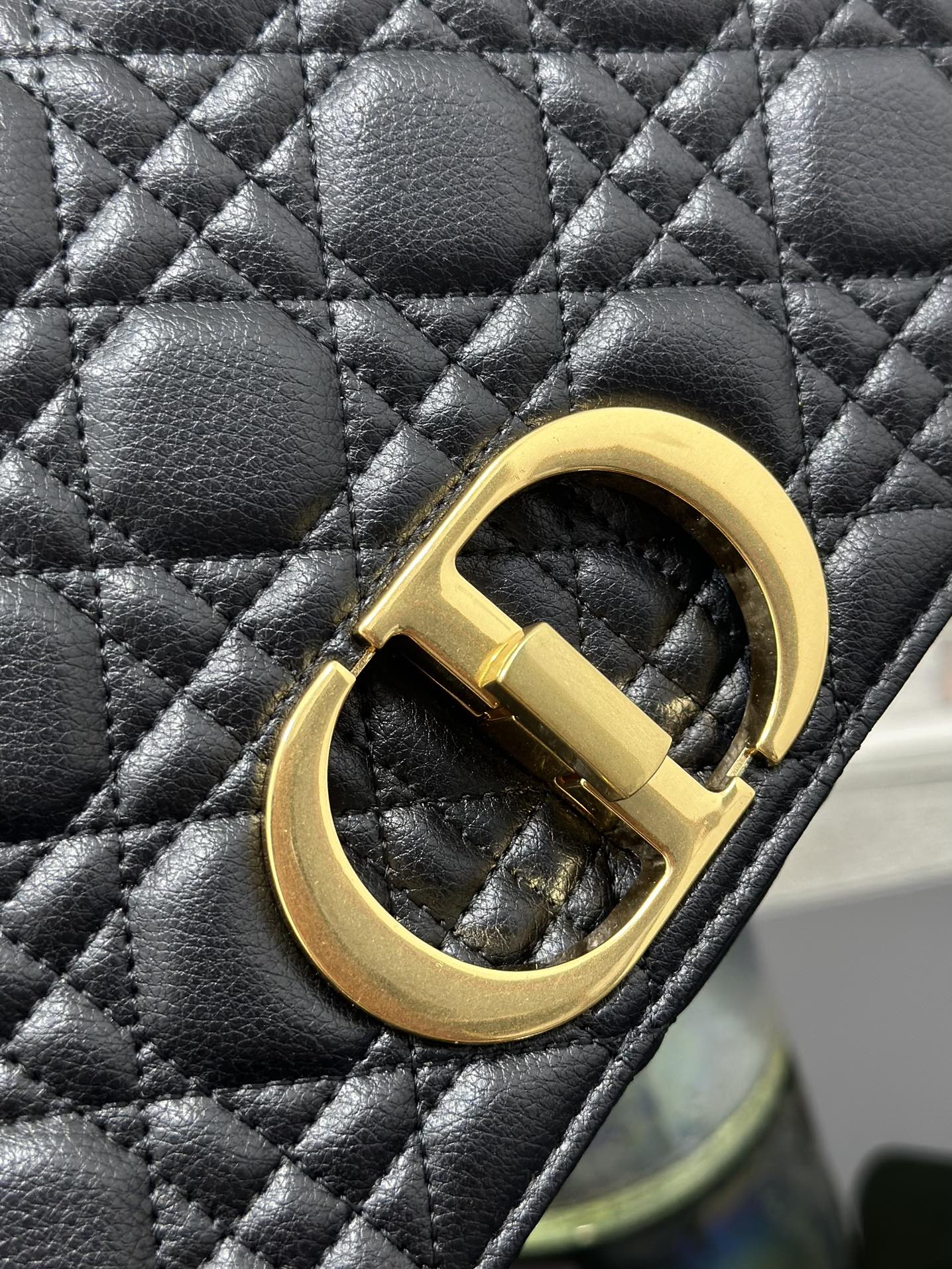 Dior A貨女款菱格鍊條包經典金扣設計通勤必備款| 10 Dior A貨女款菱格鍊條包經典金扣設計通勤必備款