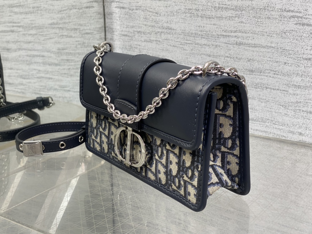 Dior高仿30 Montaigne銀扣斜背包 經典Oblique拼接金屬鏈條款| 11 Dior高仿30 Montaigne銀扣斜背包 經典Oblique拼接金屬鏈條款