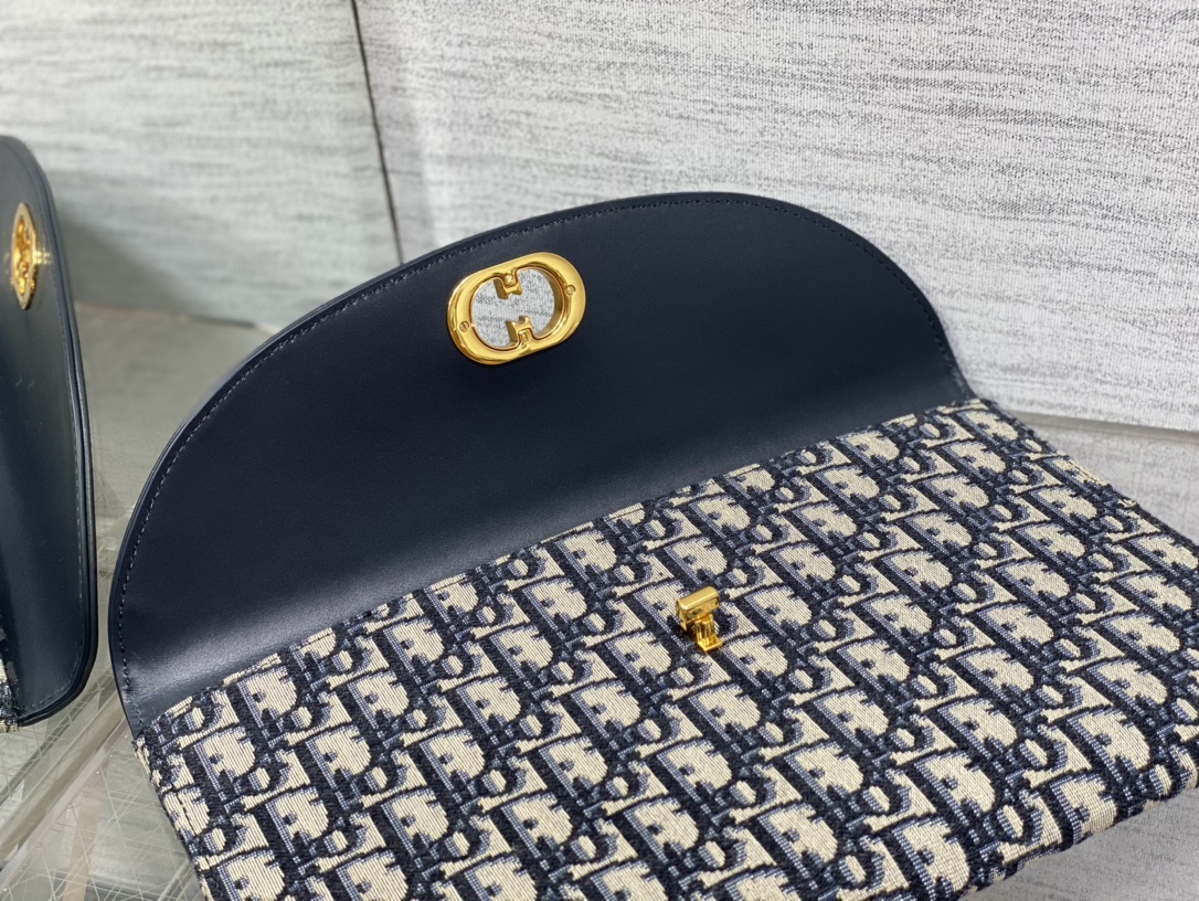 Dior原單女款老花信封包輕薄輪廓簡約經典設計| 9 Dior原單女款老花信封包輕薄輪廓簡約經典設計