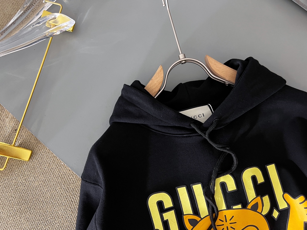 Gucci高仿男款連帽衛衣卡通虎設計款式亮眼街頭潮流必備| 11 Gucci高仿男款連帽衛衣卡通虎設計款式亮眼街頭潮流必備