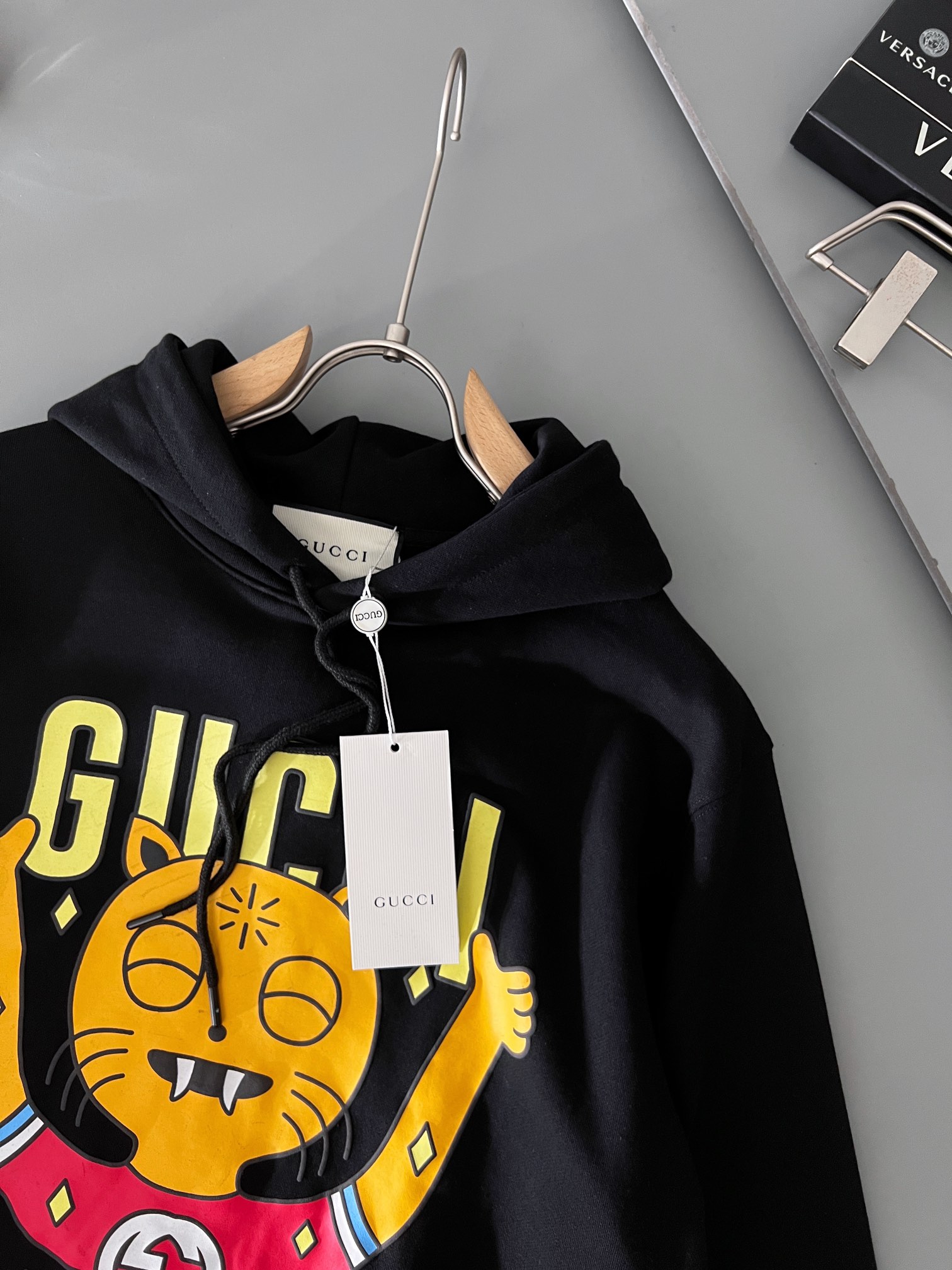Gucci高仿男款連帽衛衣卡通虎設計款式亮眼街頭潮流必備| 10 Gucci高仿男款連帽衛衣卡通虎設計款式亮眼街頭潮流必備