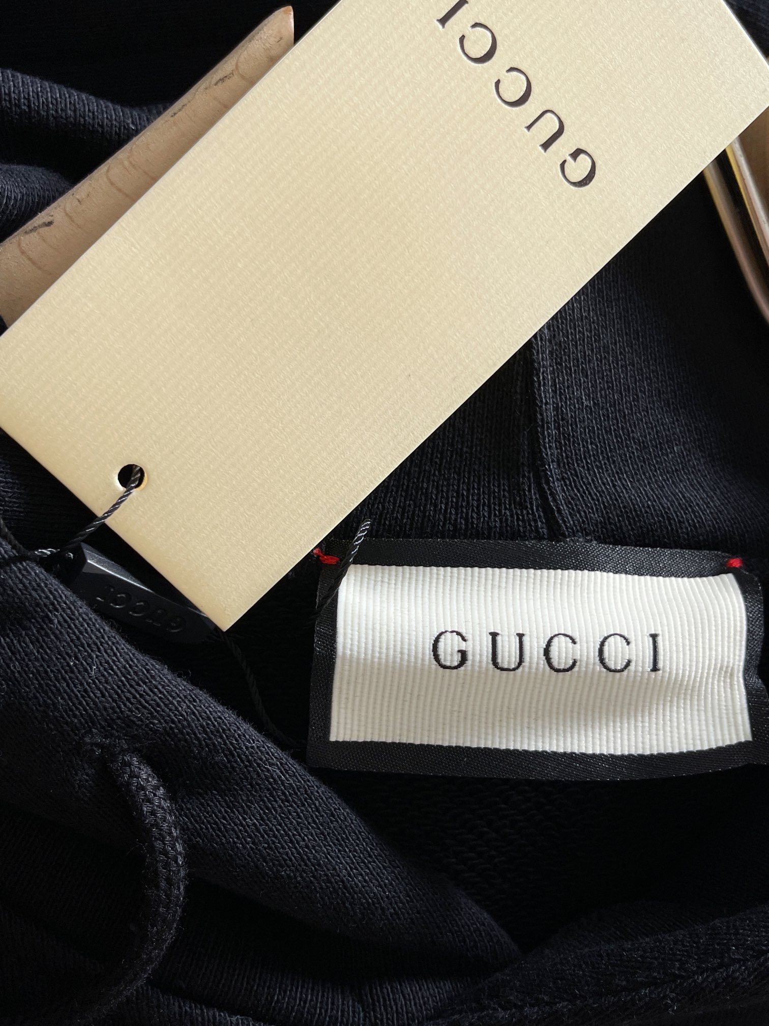 Gucci高仿男款彩虹星星連帽衛衣亮面印花打造吸睛造型| 8 Gucci高仿男款彩虹星星連帽衛衣亮面印花打造吸睛造型