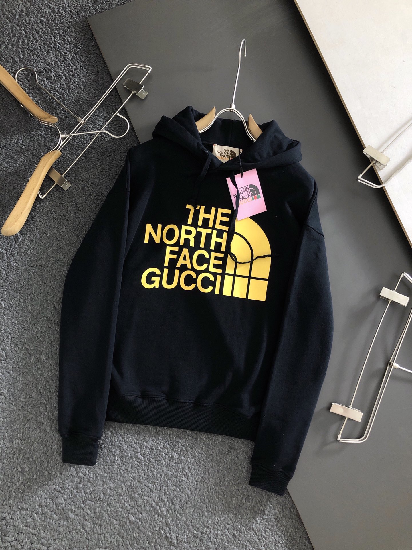 Gucci高仿男士聯名連帽帽T The North Face 字體黃標款| 9 Gucci高仿男士聯名連帽帽T The North Face 字體黃標款