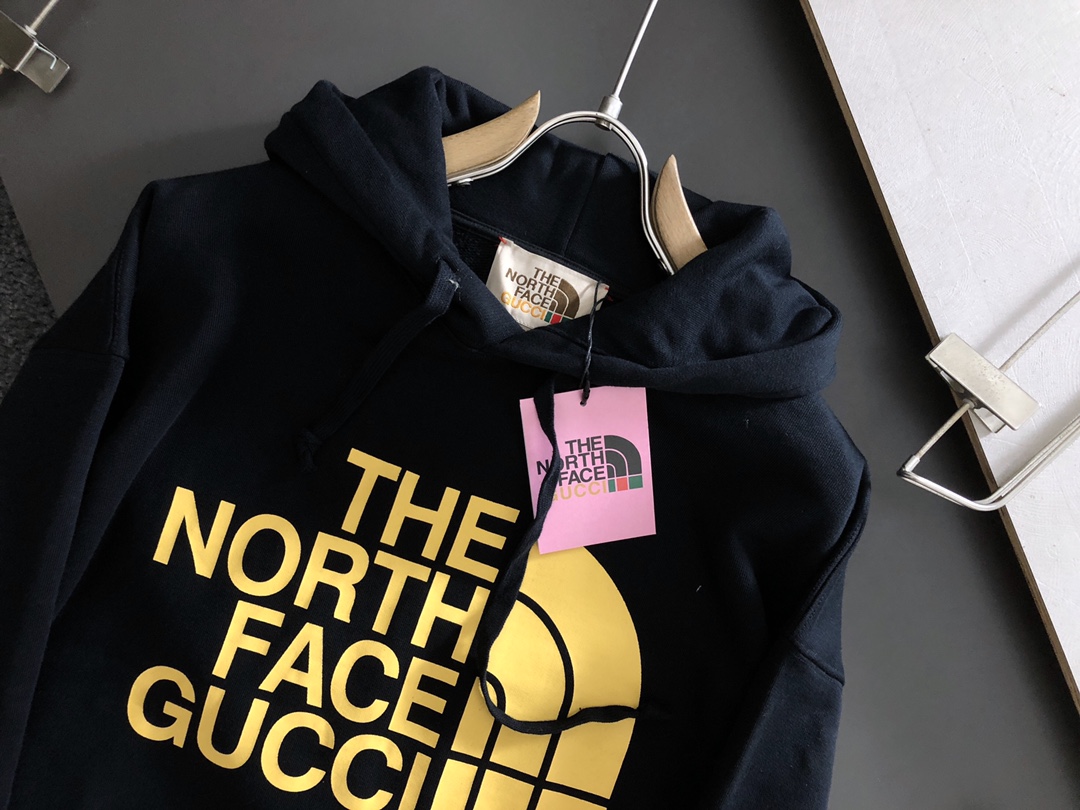 Gucci高仿男士聯名連帽帽T The North Face 字體黃標款| 8 Gucci高仿男士聯名連帽帽T The North Face 字體黃標款