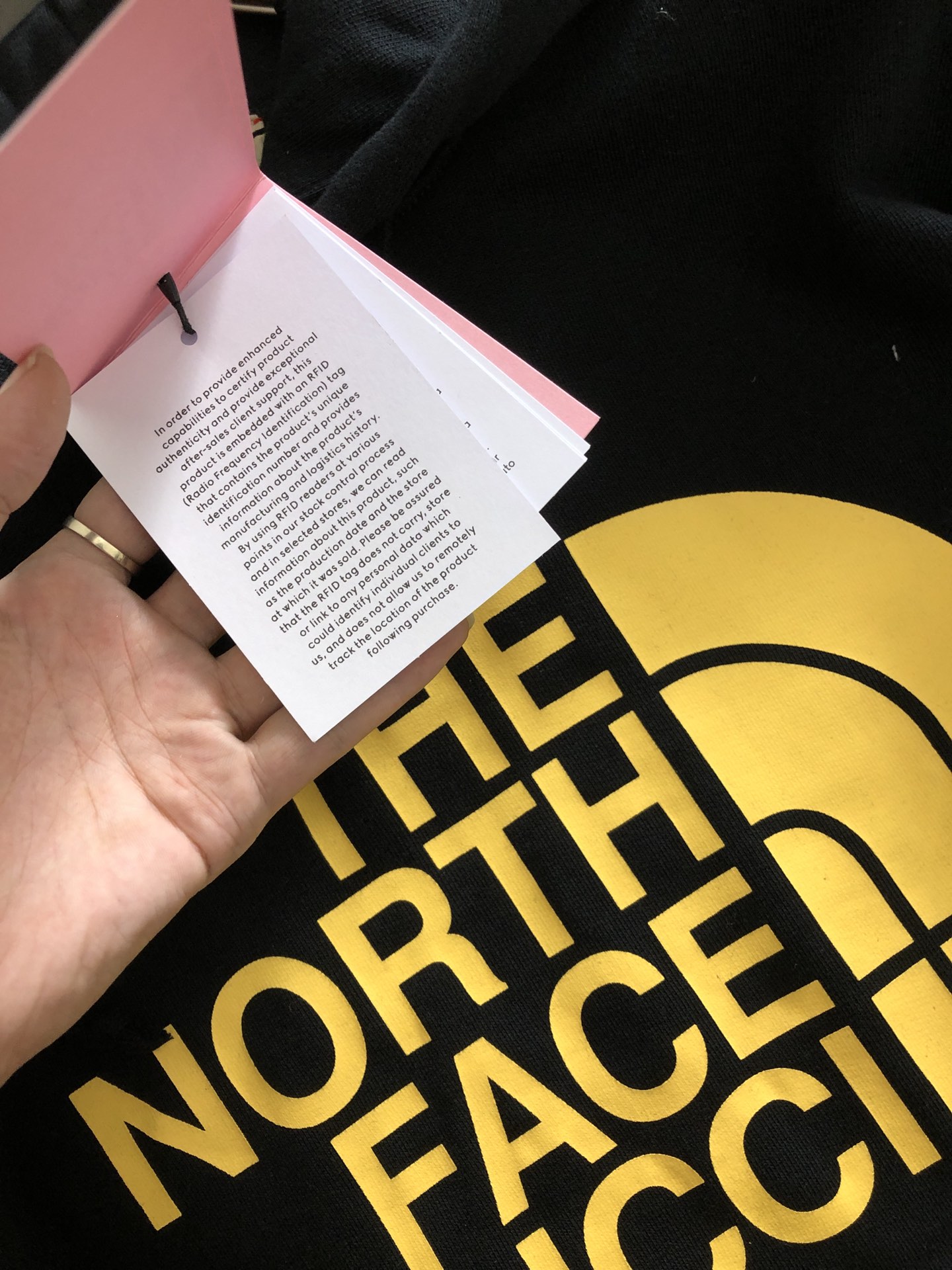Gucci高仿男士聯名連帽帽T The North Face 字體黃標款| 7 Gucci高仿男士聯名連帽帽T The North Face 字體黃標款
